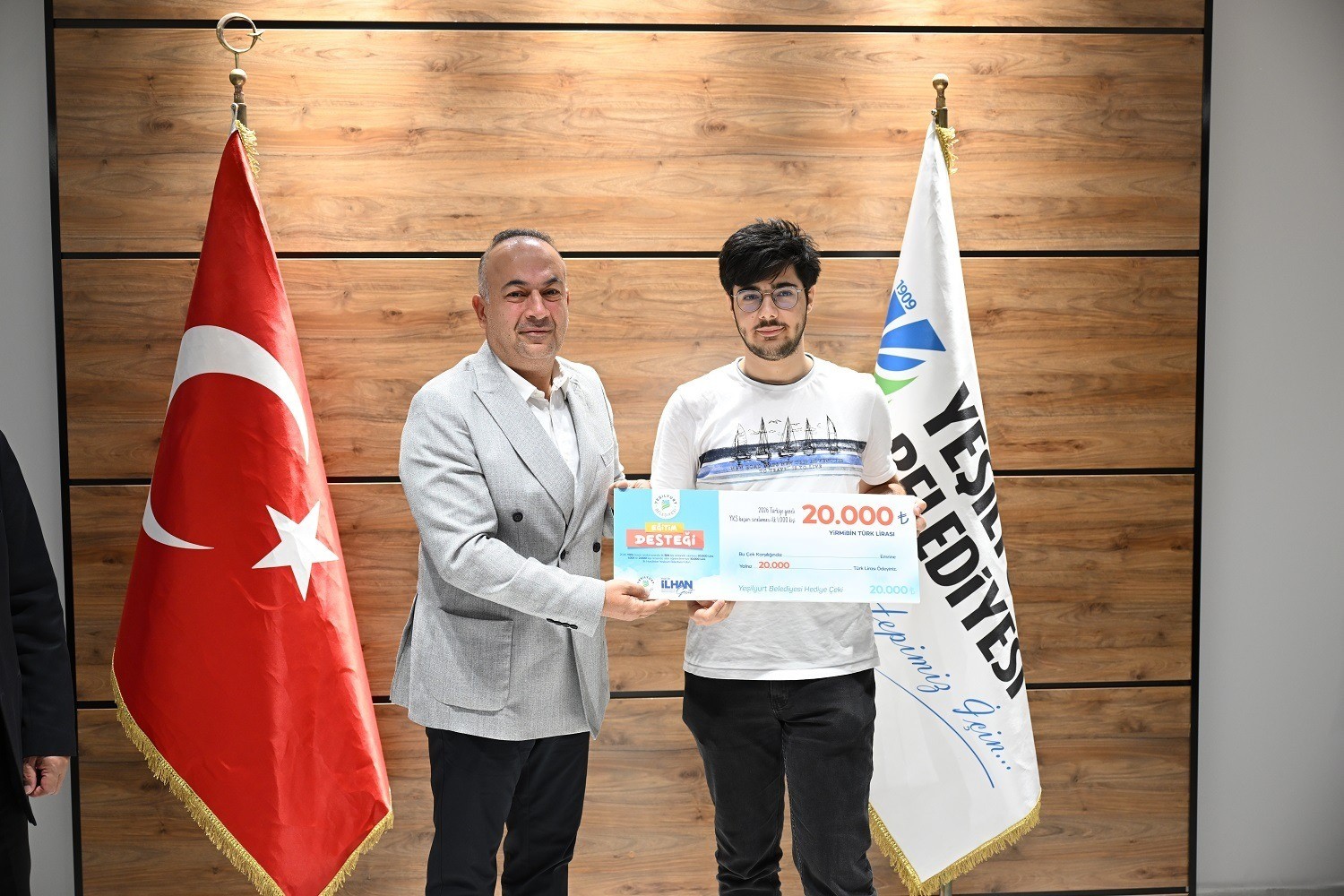 Yeşilyurt Belediyesi’nden YKS derecesi yapan 31 öğrenciye başarı ödülü