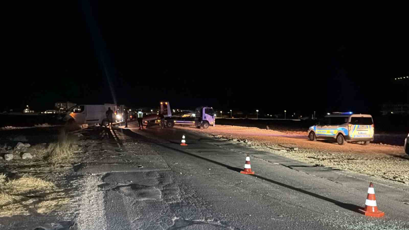 Kaza sonrası aracı bırakıp kaçtılar