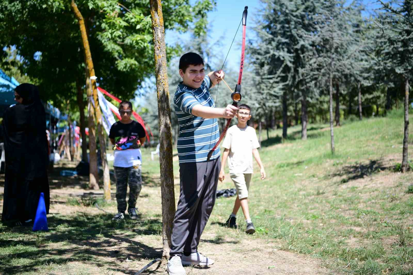 Özel bireyler yaz okulu etkinliklerinde doyasıya eğlendi