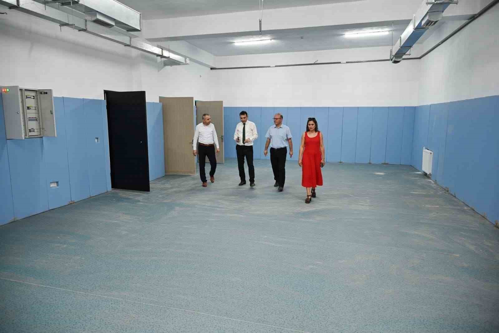 Efeler’de yeni ortaokul eğitim öğretim yılına hazırlanıyor