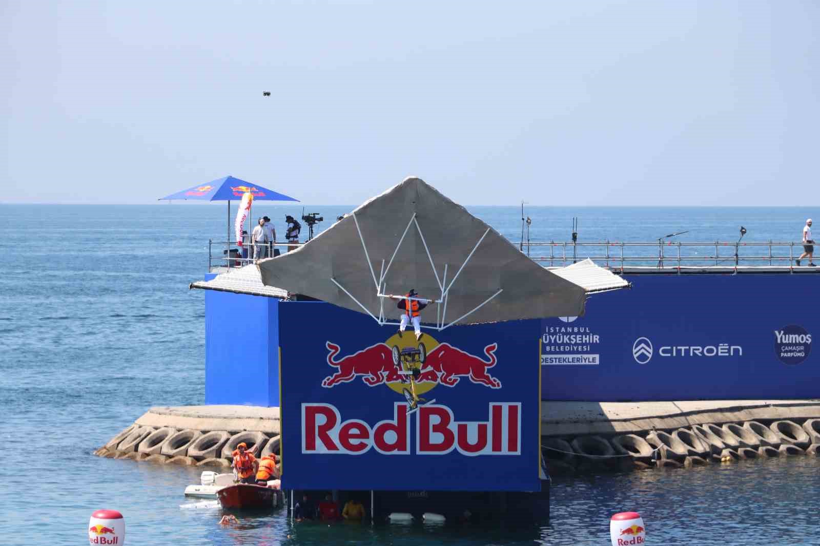 Red Bull U&ccedil;uş G&uuml;n&uuml;, Caddebostan Sahili&rsquo;nde nefes kesti