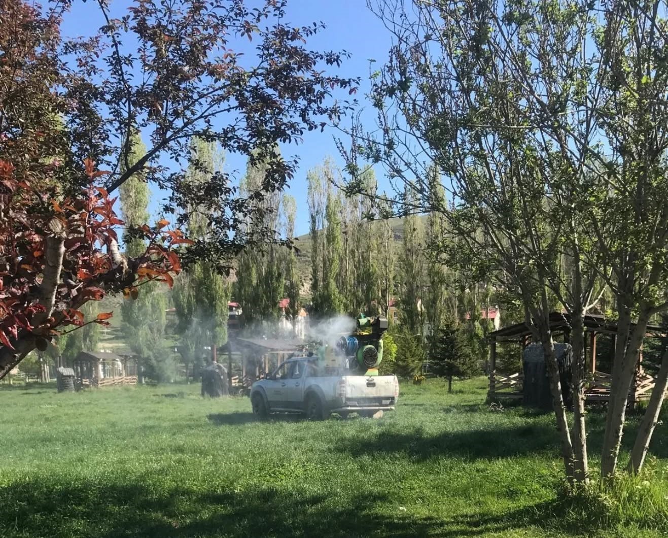 Bayburt’ta kene riskine karşı yeşil alanlar ilaçlandı