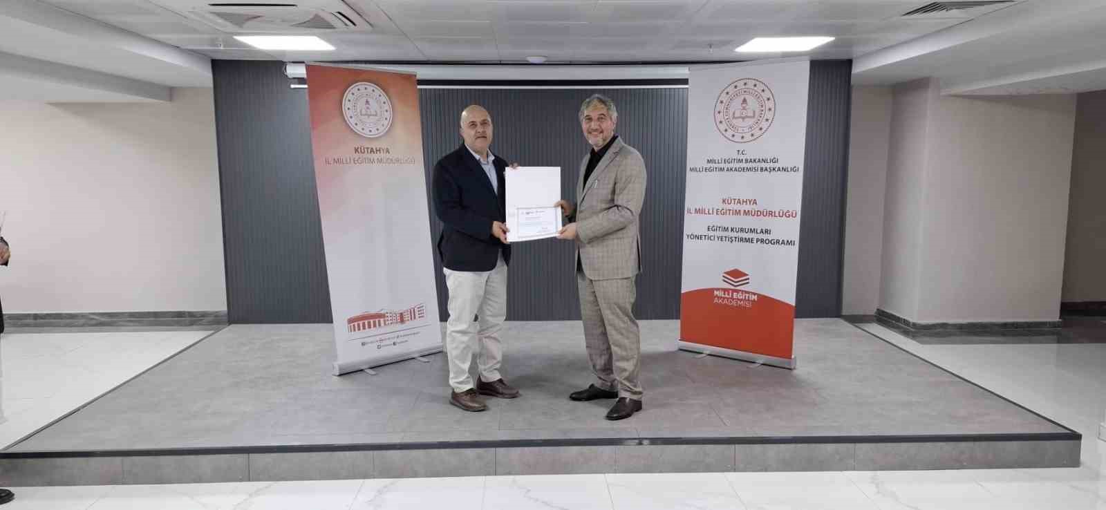 Kütahya’da Eğitim Kurumları Yönetici Yetiştirme Programı tamamlandı