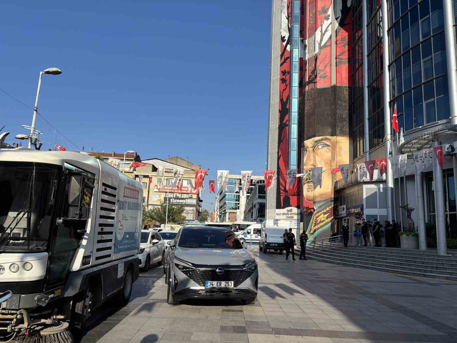 İzmit Belediye Başkanı H&uuml;rriyet ve eşi g&ouml;zaltına alındı