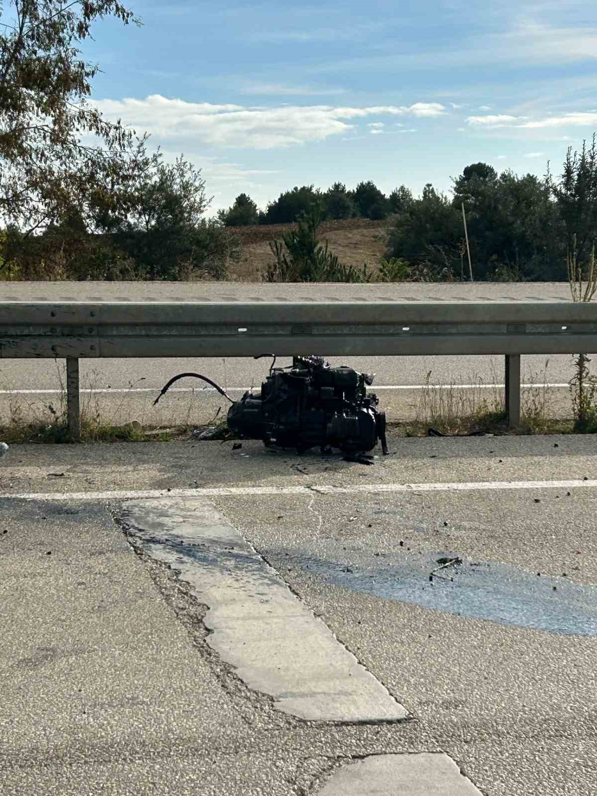 Kastamonu&rsquo;da elektrik direğine &ccedil;arpan otomobil hurdaya d&ouml;nd&uuml;: 2 yaralı