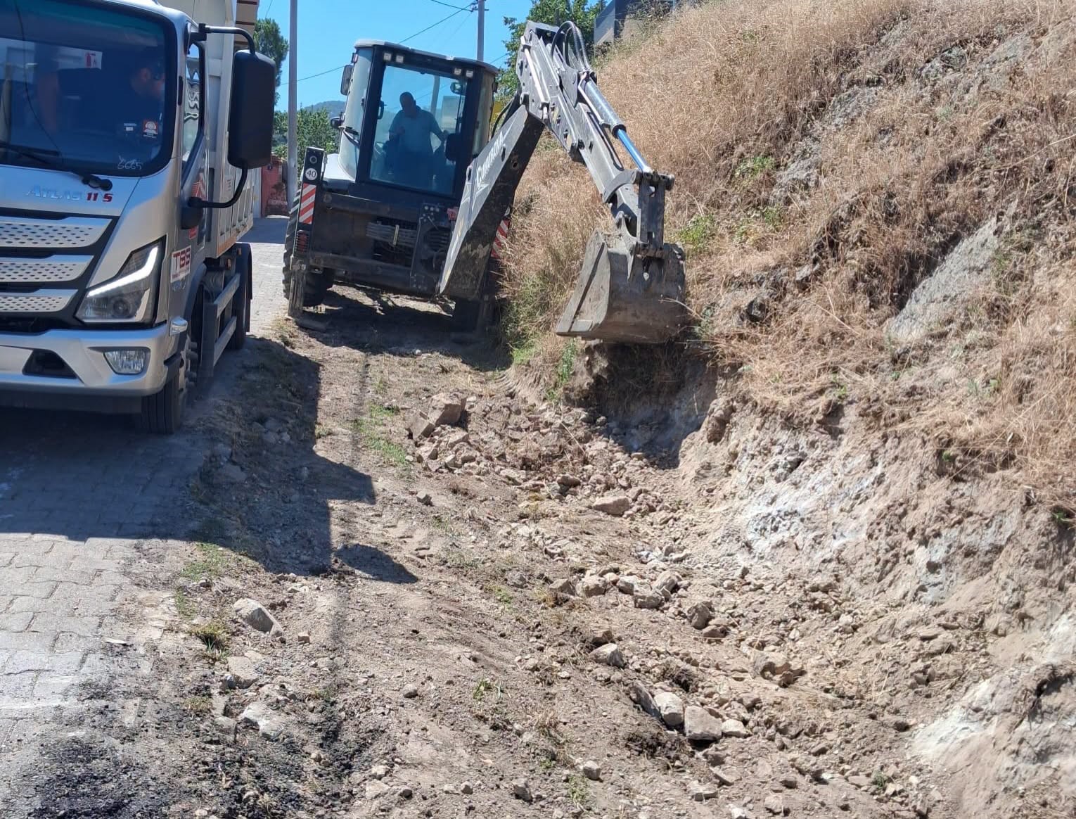 Şahinciler Mahallesi&rsquo;nde yol genişletme &ccedil;alışmaları başladı