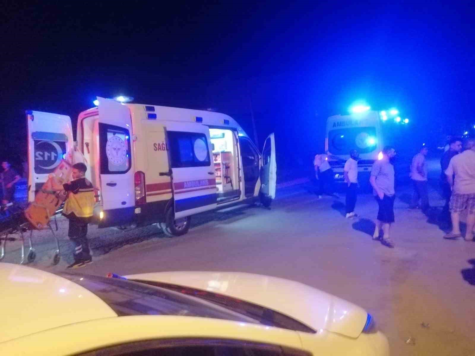 Kapaklı&rsquo;da alkoll&uuml; s&uuml;r&uuml;c&uuml; bina duvarına &ccedil;arptı: 2 yaralı
