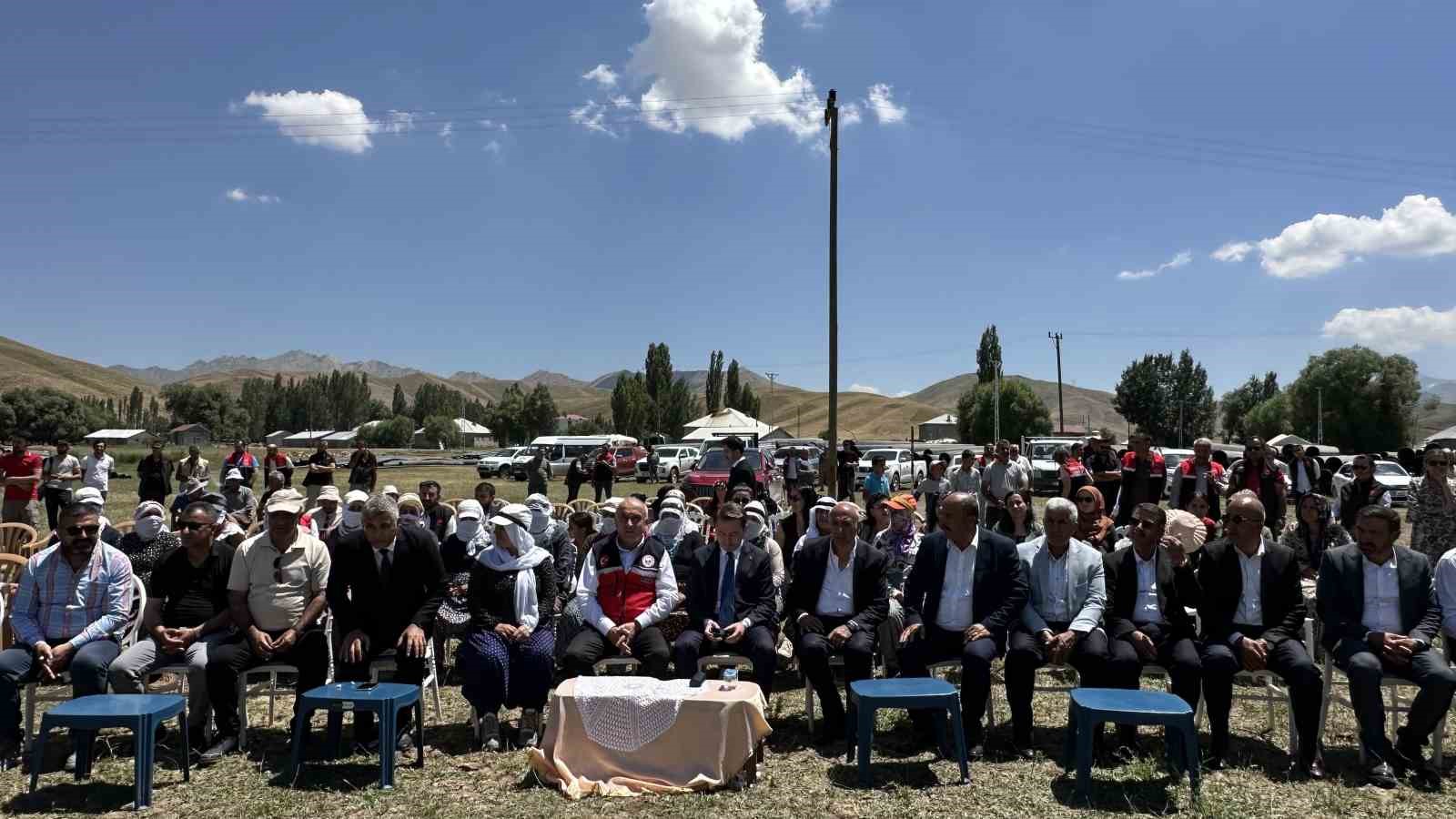 Yüksekova’da berivanlar gölgeliğe kavuştu