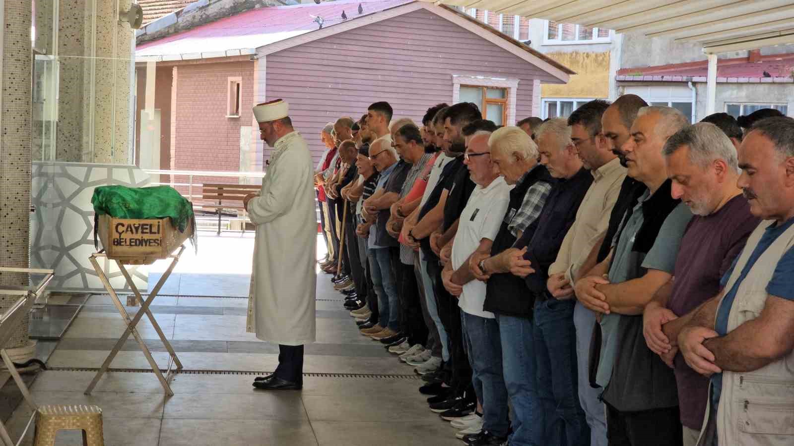 Rize&rsquo;deki feci kazada hayatını kaybedenler toprağa verildi
