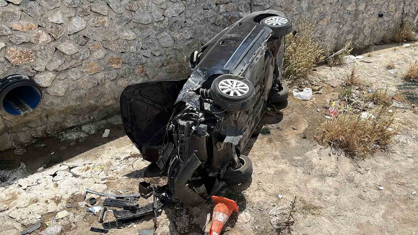 Çorum’da otomobil dereye uçtu: 2 yaralı