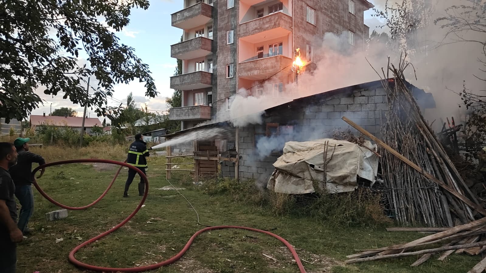 Muş&rsquo;ta odunlukta korkutan yangın