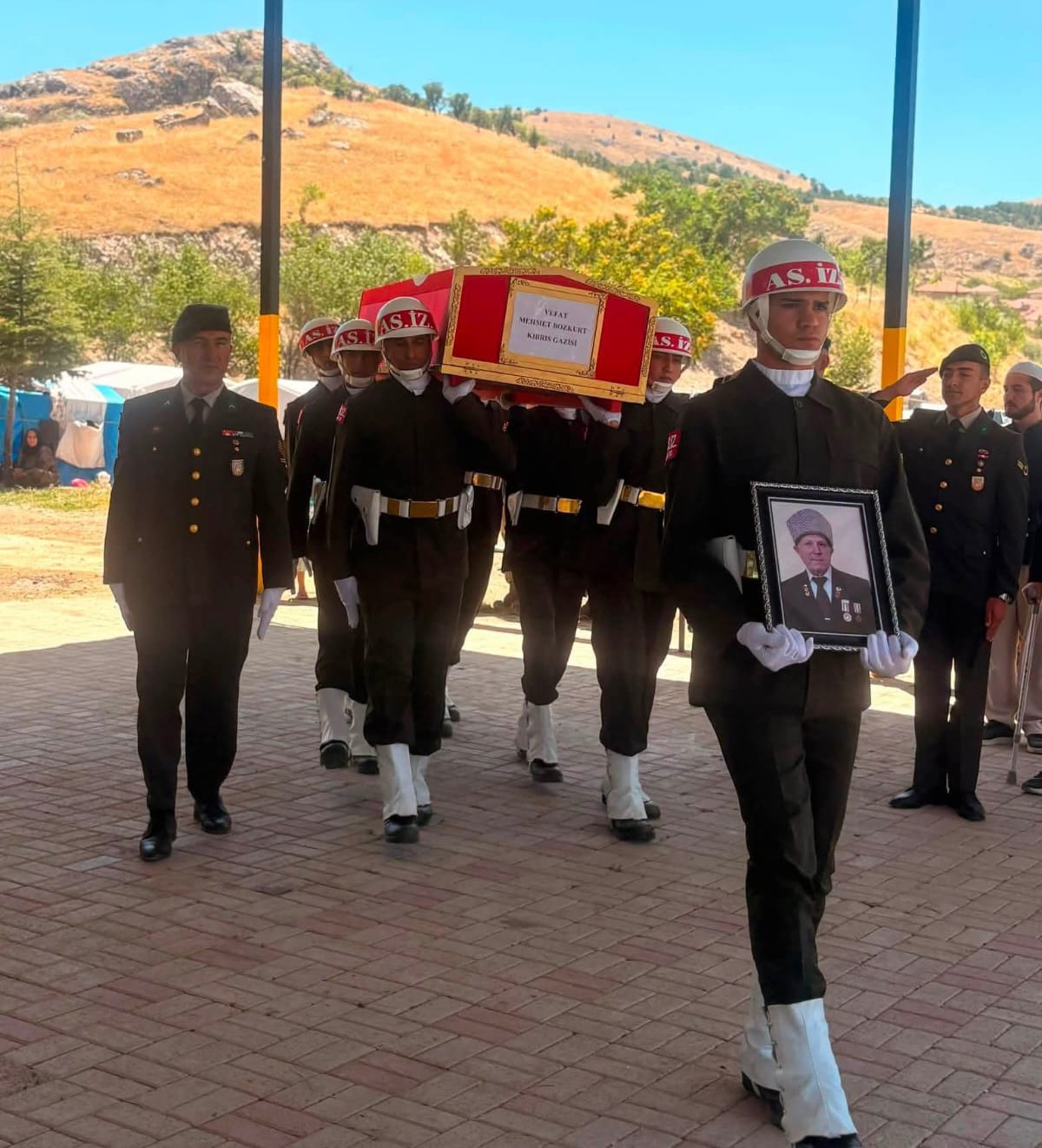 Vefat eden Kıbrıs gazisi toprağa verildi