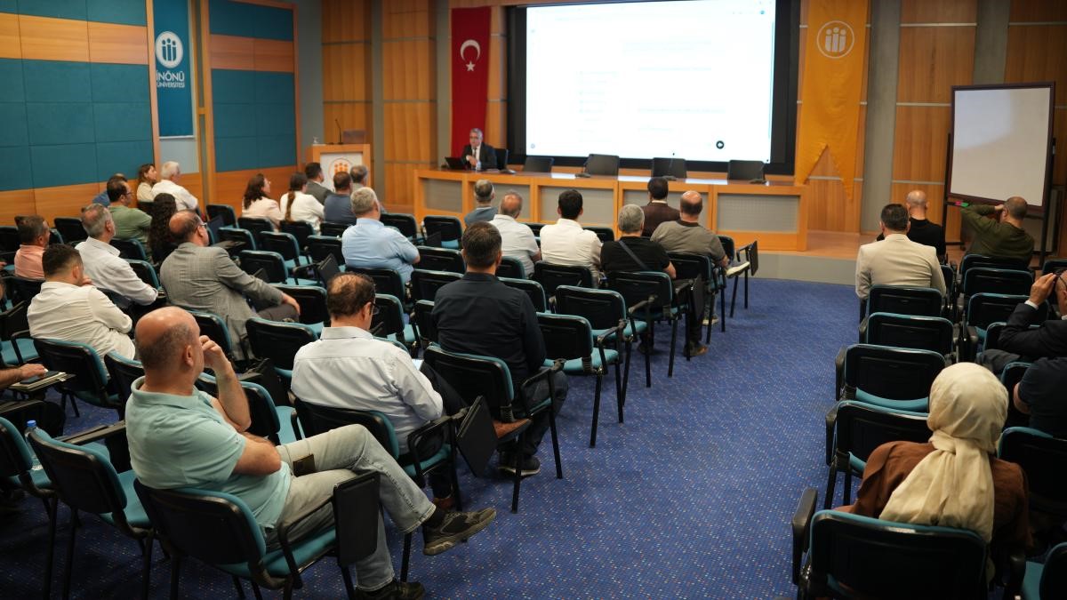 Y&ouml;netici liderlik eğitim programında yapay zeka ele alındı