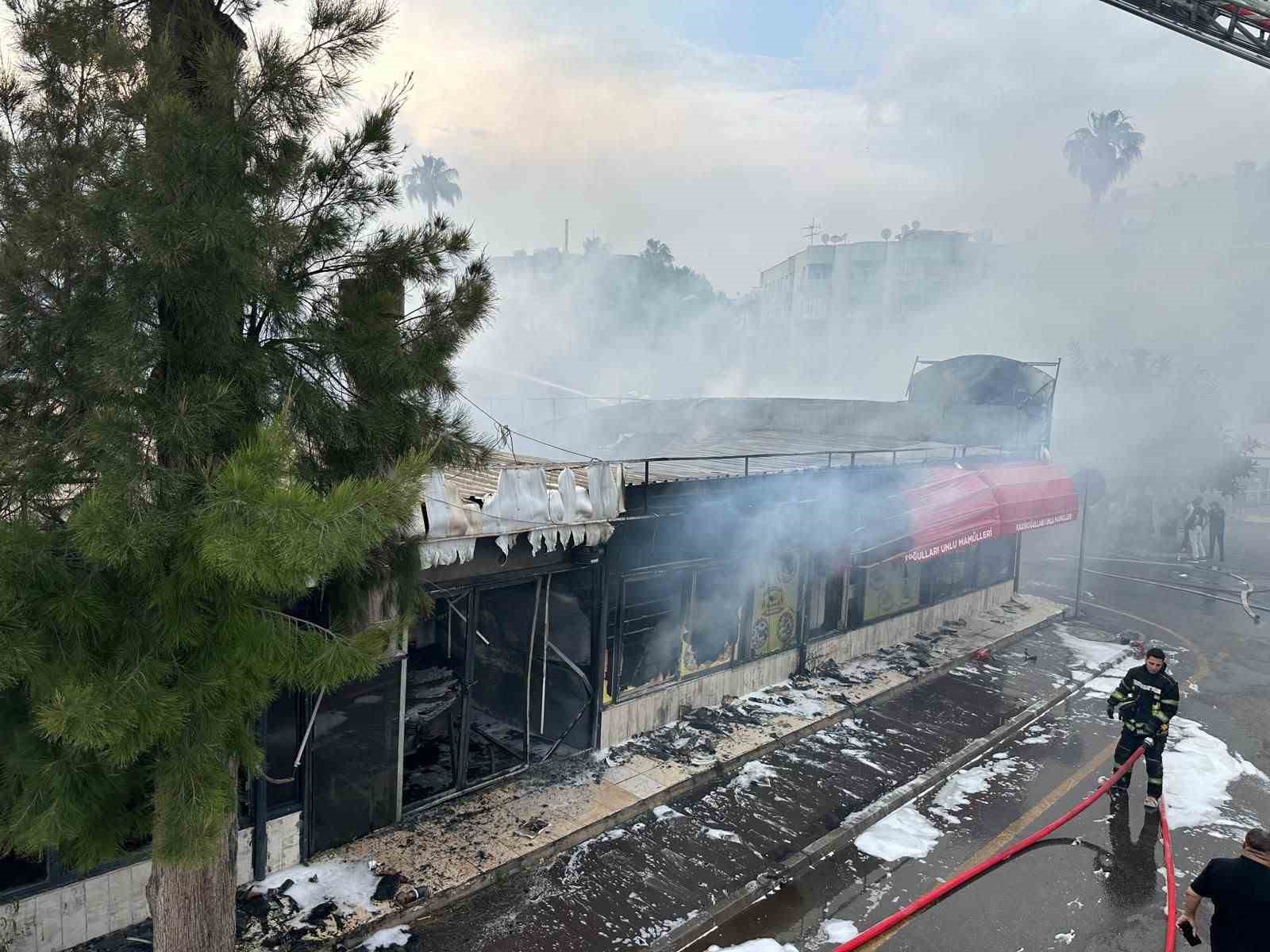 Mersin’de ekmek fırınında yangın