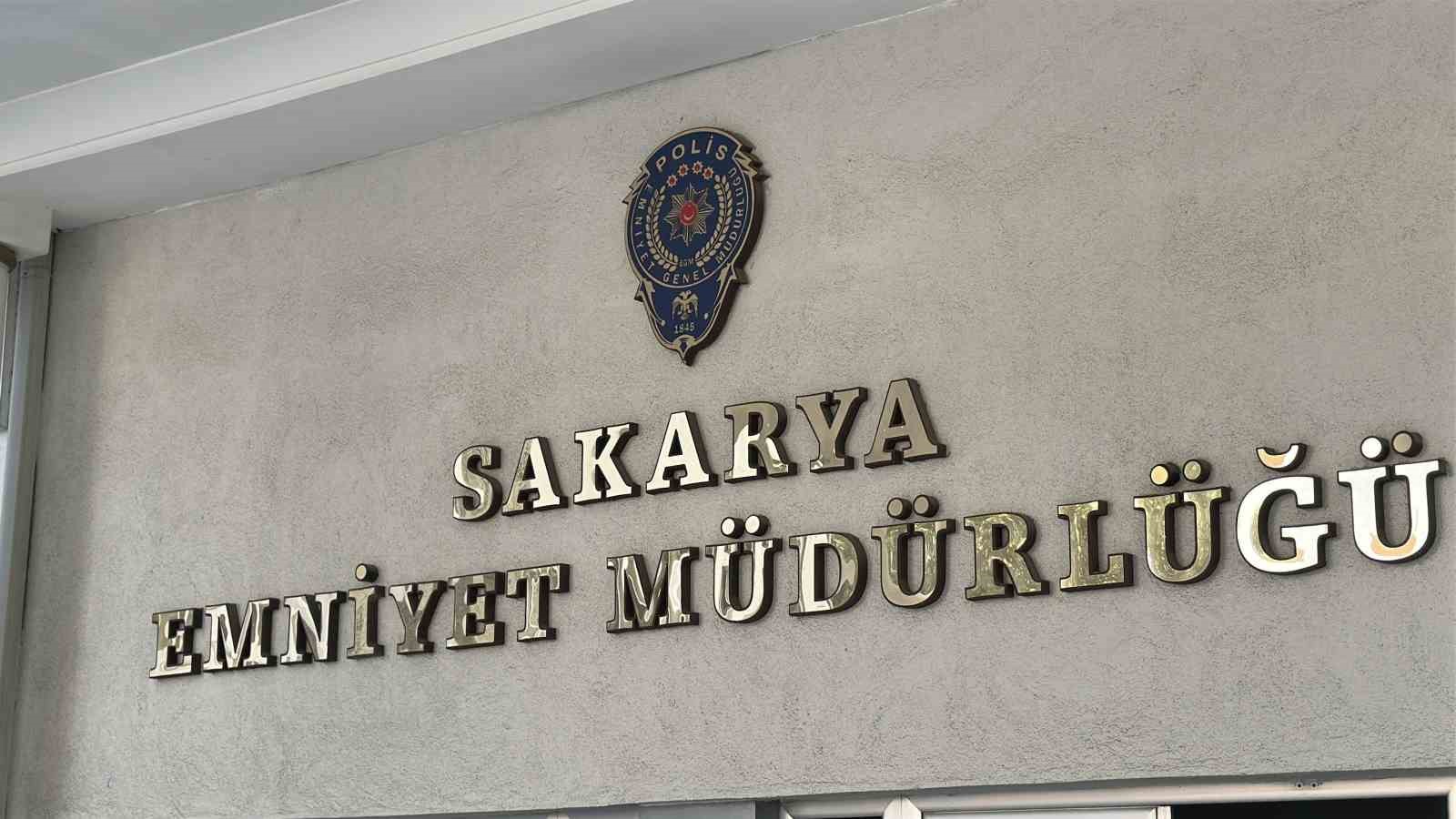 İstanbul ve Kocaeli’ne silah sevkiyatı yapacaktı, Sakarya’da 100 tabancayla yakalandı