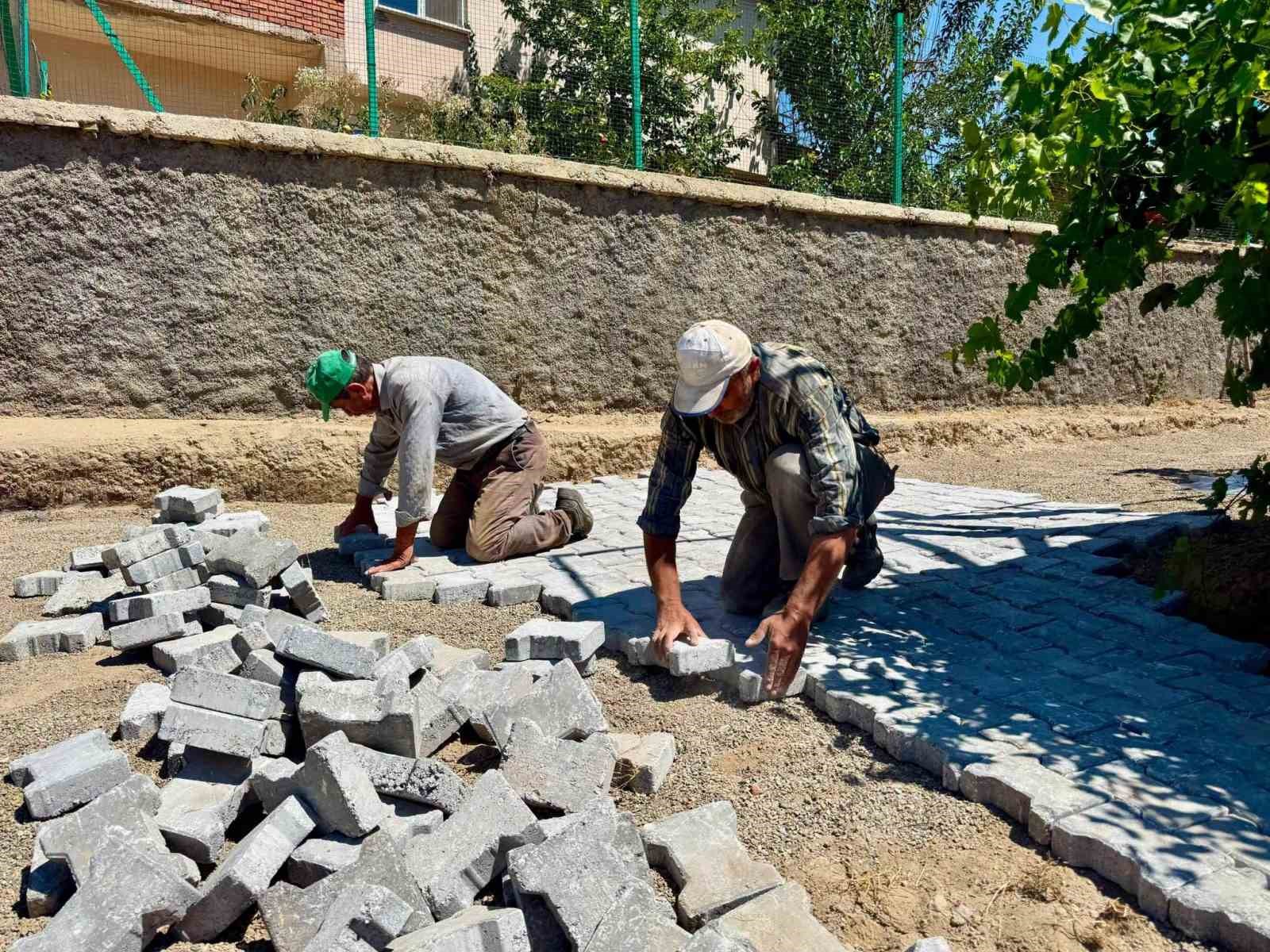 Hisarcık &Ccedil;atak ve Hocalar k&ouml;ylerinde parke taşı &ccedil;alışmaları yerinde incelendi