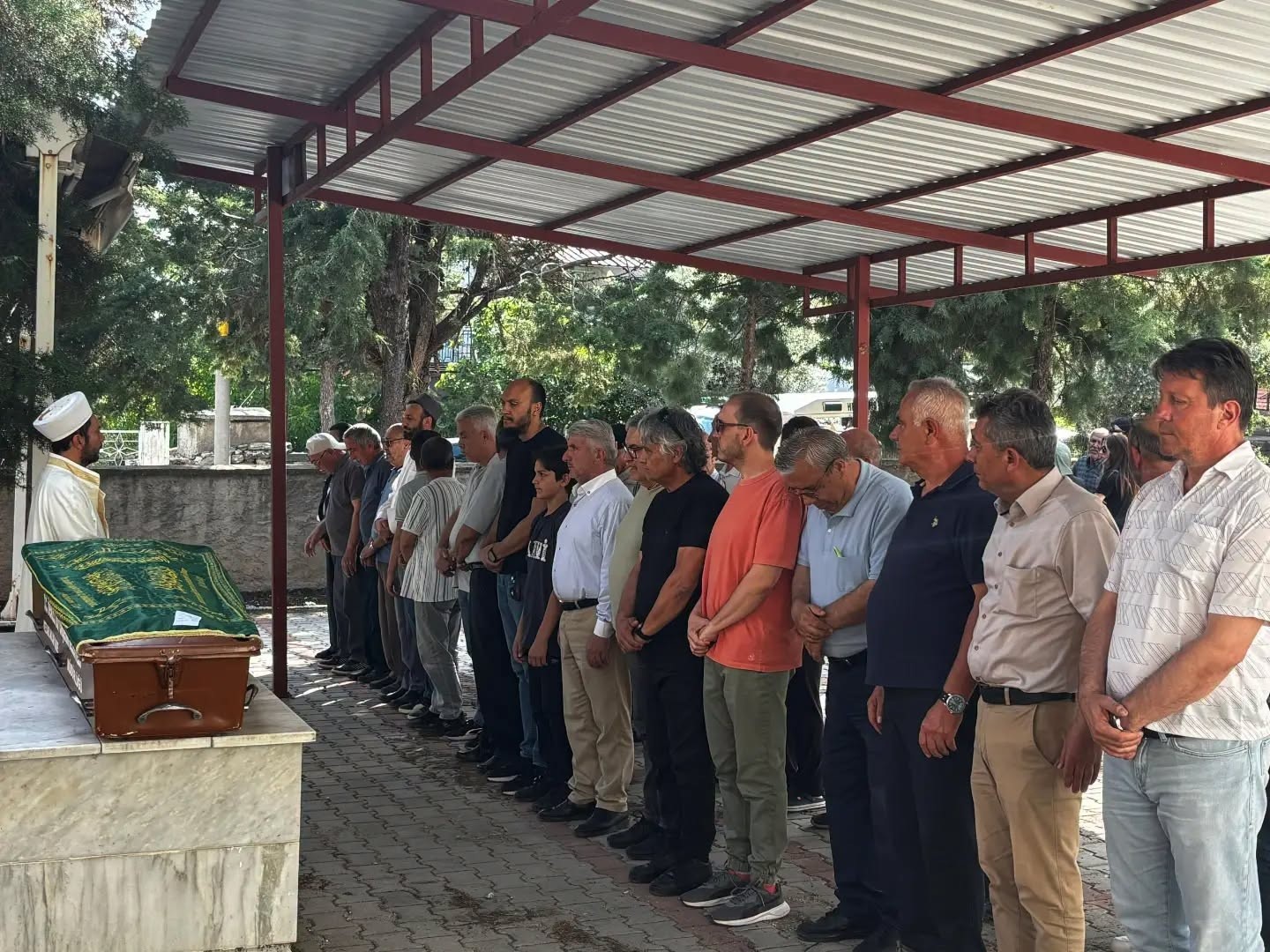 Gazeteci Sözeri’nin annesi son yolcuğuna uğurlandı