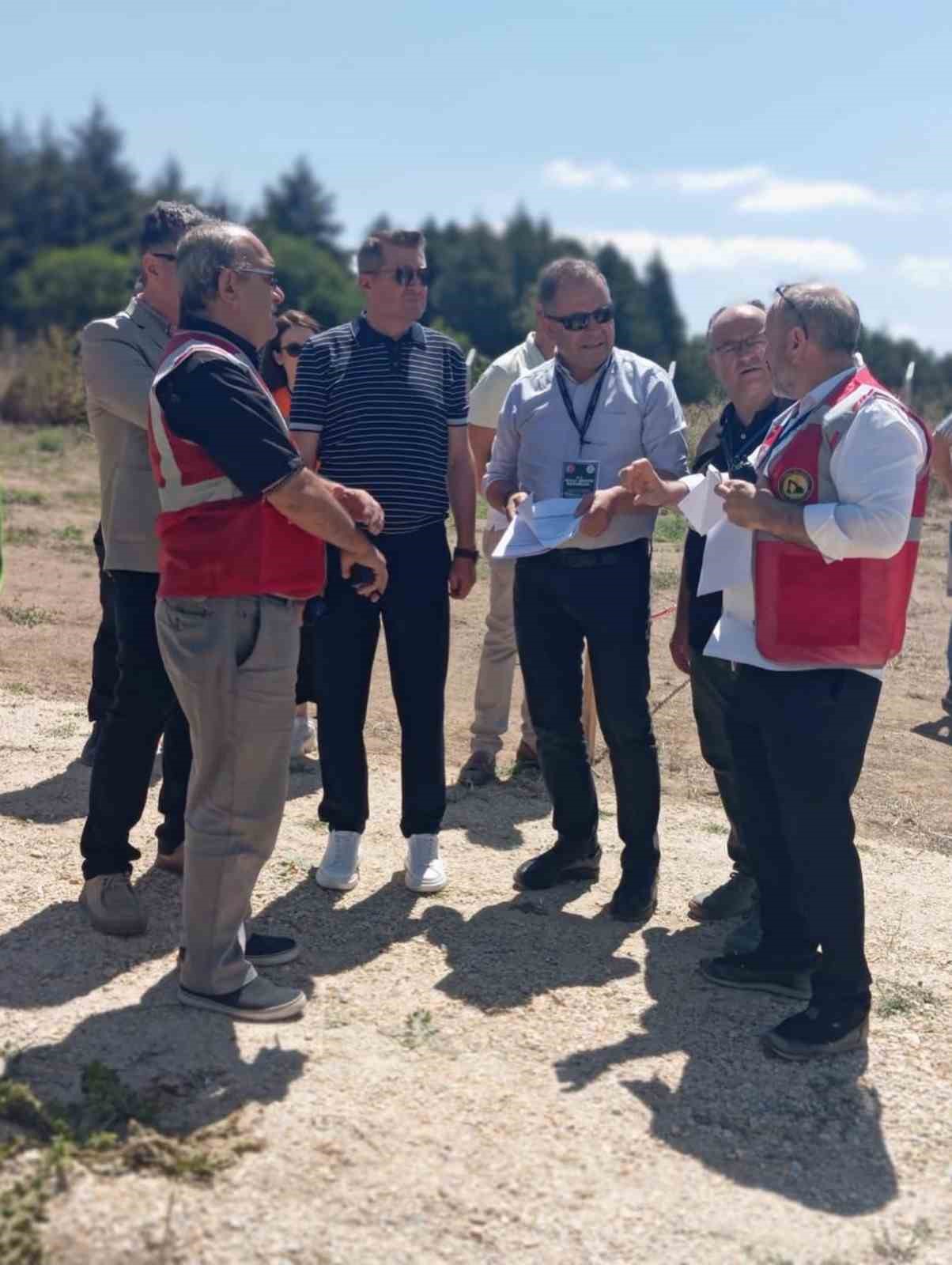 İş makineleri operat&ouml;rl&uuml;k sınavı yerinde incelendi