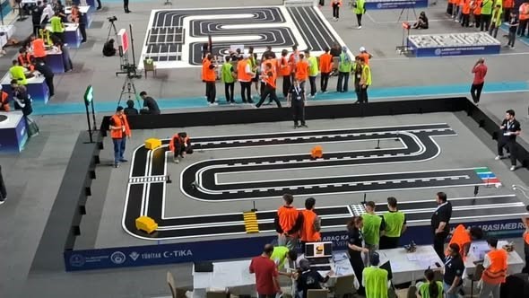 Burhaniyeli öğrencilerden robot yarışmasında önemli başarı
