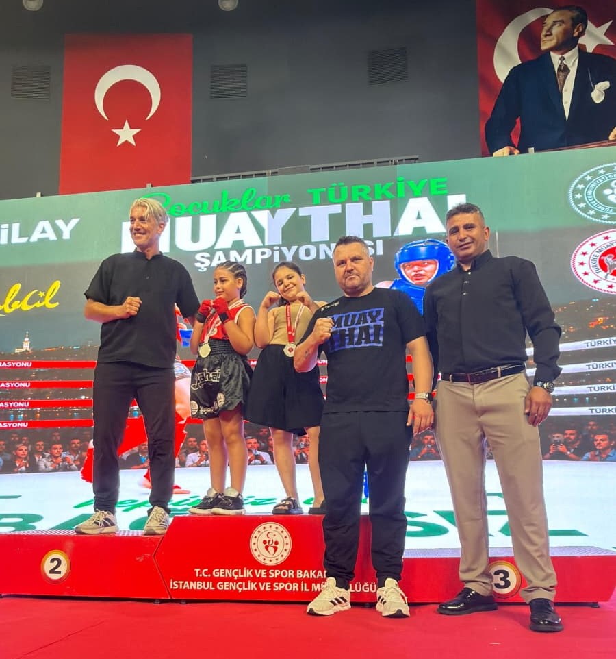 Salihlili kardeşler madalyalarla döndü