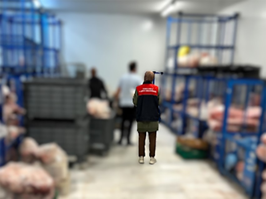 L&uuml;leburgaz&rsquo;da uygunsuz şartlarda saklanan 4 ton 600 kilo ete el konuldu