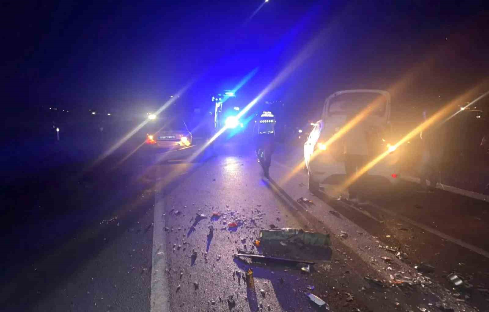 Koyun sürüsü zincirleme kazaya sebep oldu: 1’i çocuk 3 kişi yaralandı, 6 koyun telef oldu