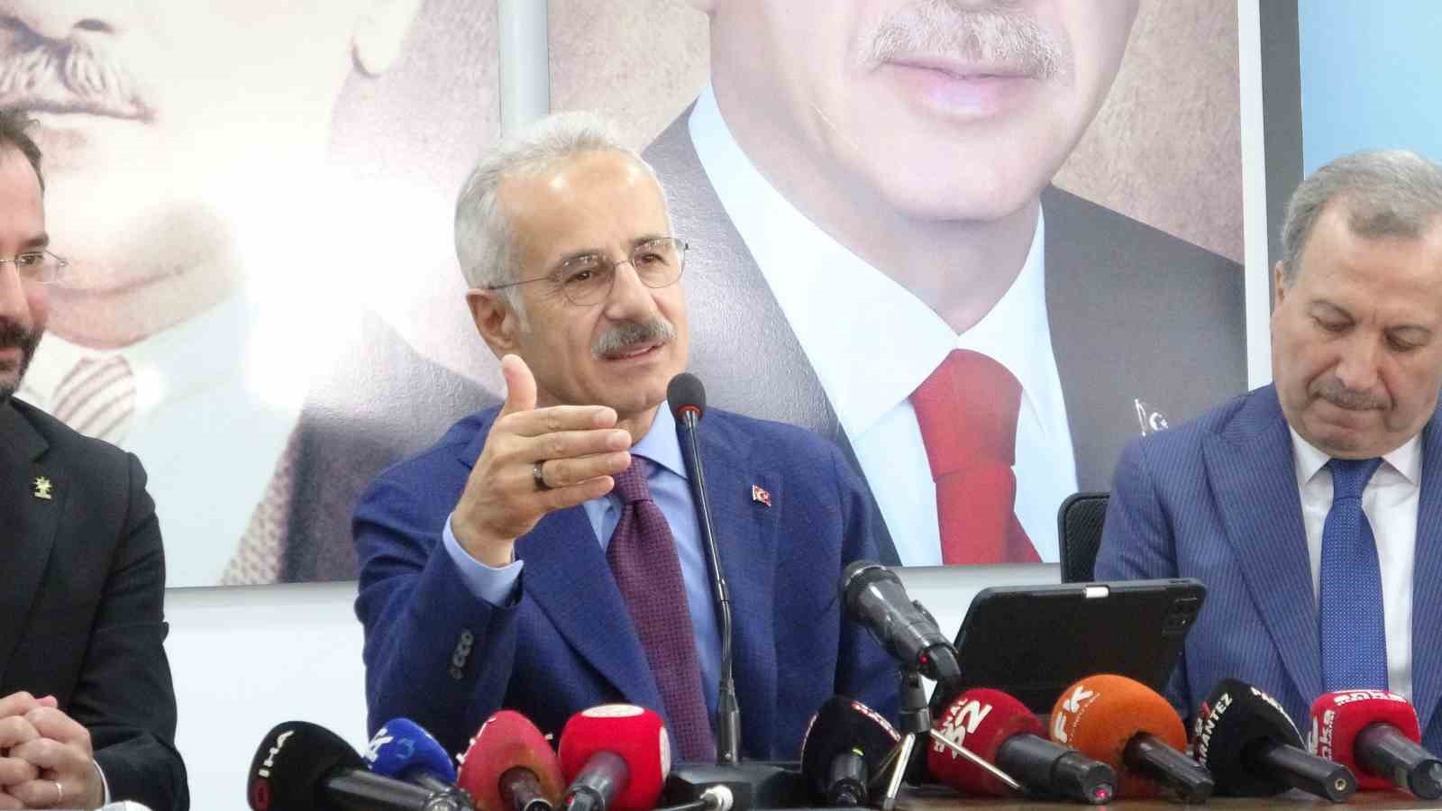 Bakan Uraloğlu: "D&uuml;nyada 356 noktaya u&ccedil;abilen bir T&uuml;rkiye var"