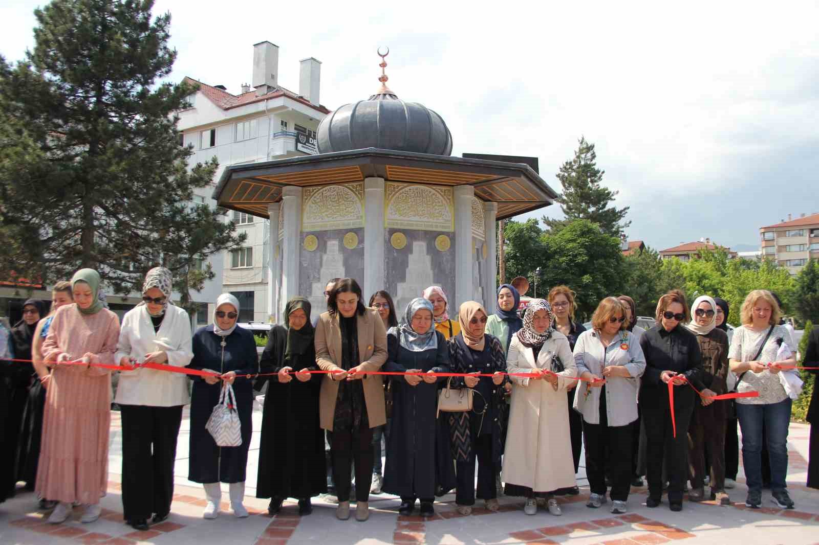 Yangında kaybettiği 8 yakını anısına 112 istasyonu ve 8 kurnalı şadırvan yaptırdı