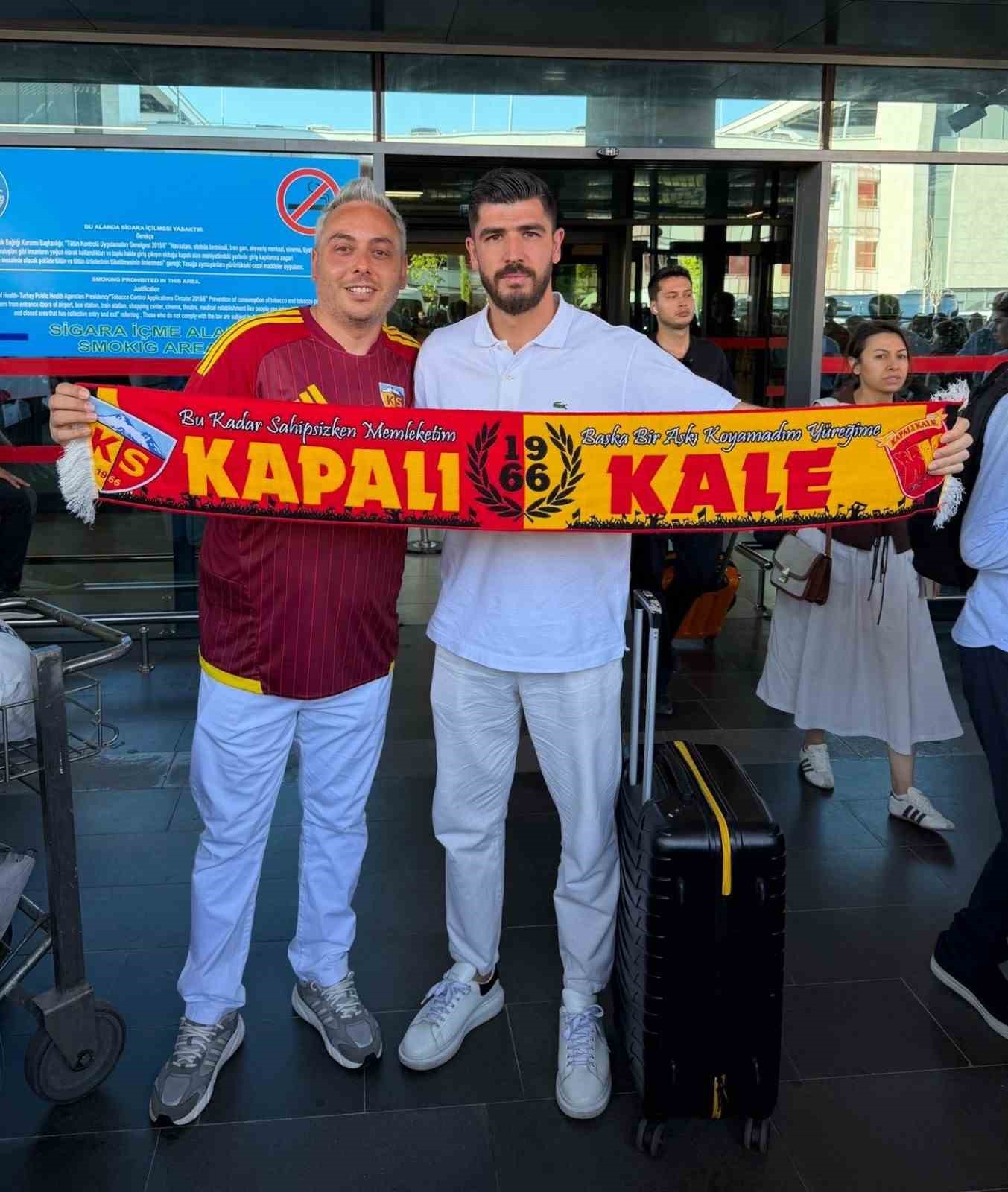 Kayserispor 2 transferini Kayseri’ye getirdi