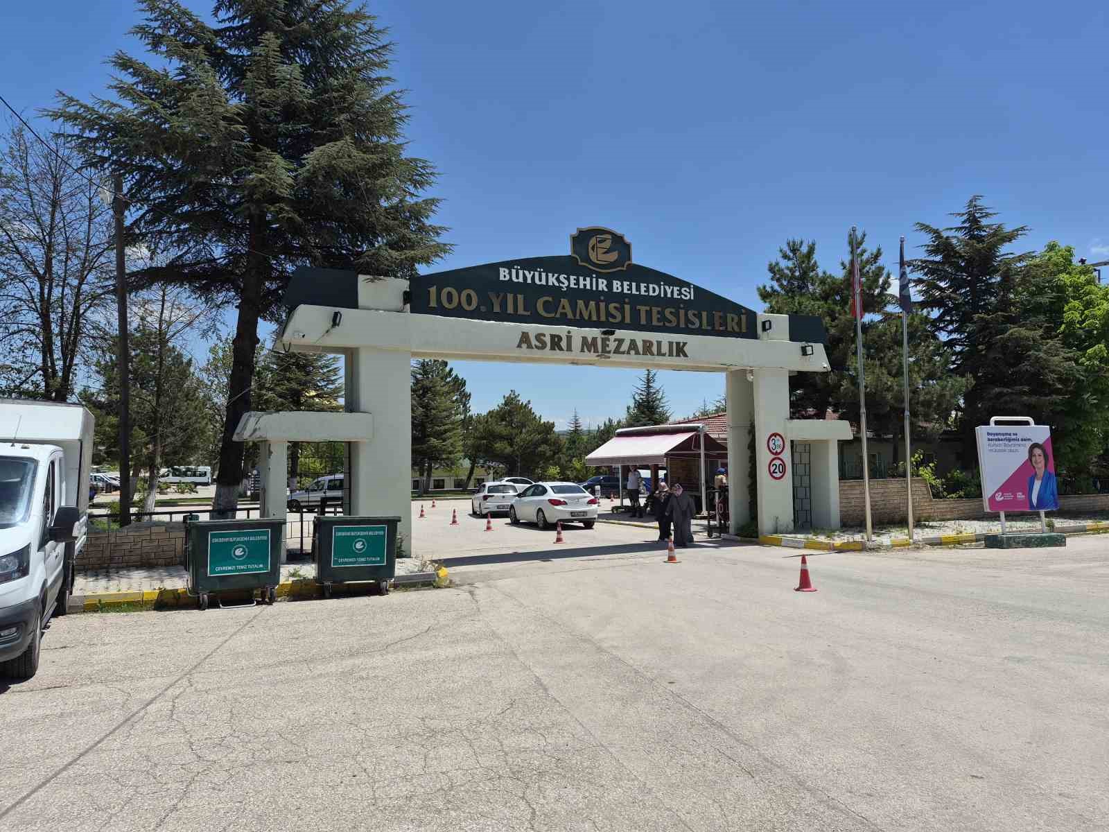 Kurban Bayramı arefesinde mezarlık ziyaretleri