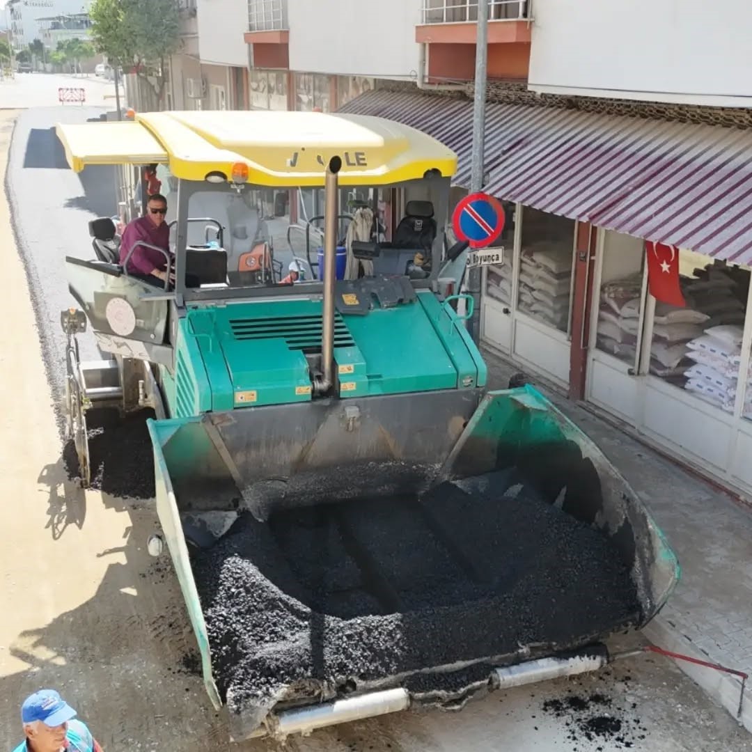 Yenipazar&rsquo;da sıcak asfalt &ccedil;alışmaları hız kesmiyor