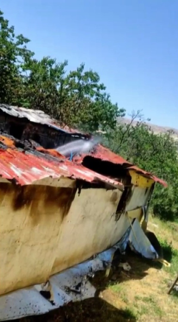 Malatya’da tavuk çiftliğinde yangın: Bin 650 tavuk telef oldu