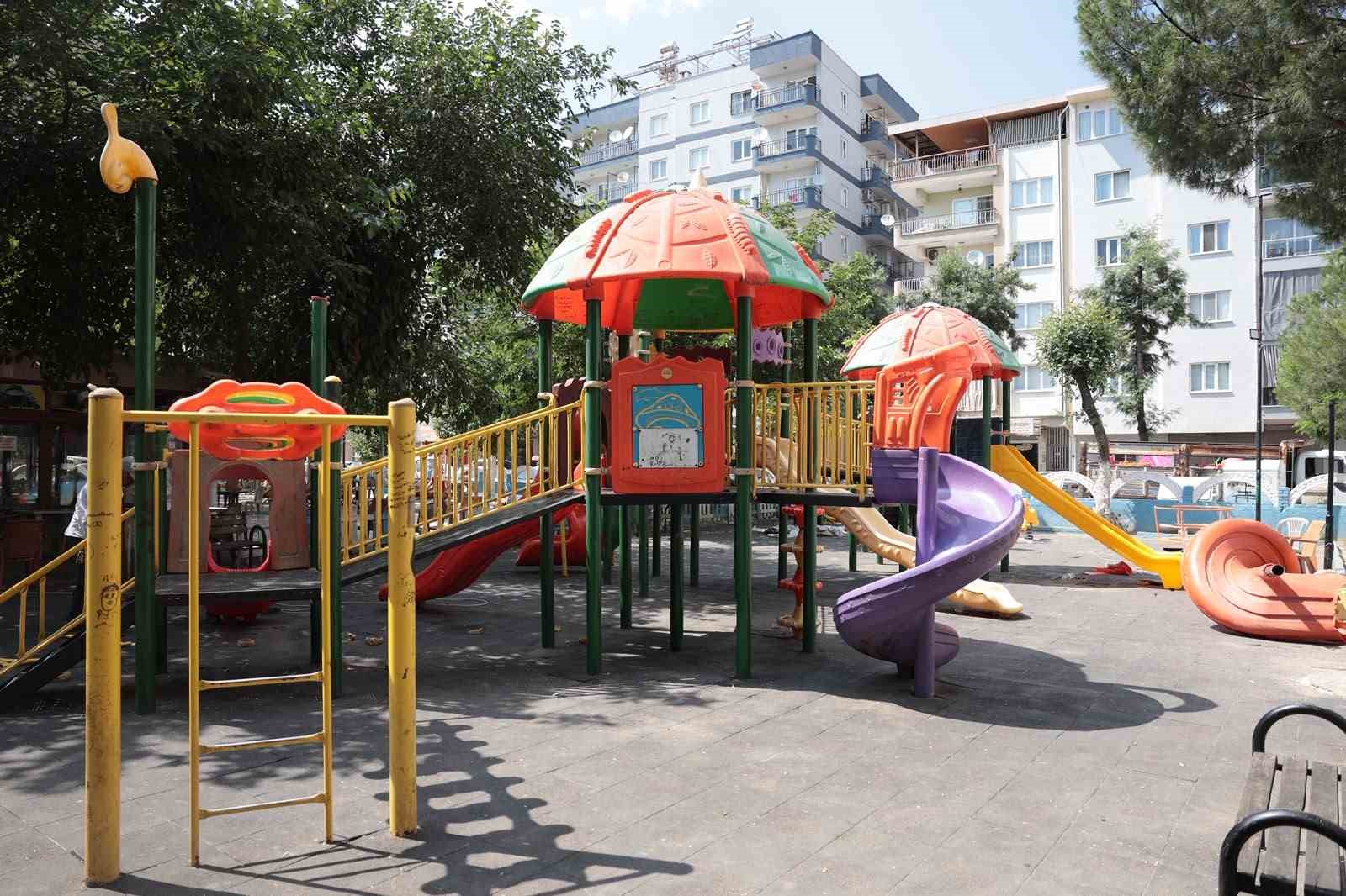 Başkan Kaya: "&Ccedil;ocuklarımız i&ccedil;in parklarımızı yeniliyoruz"