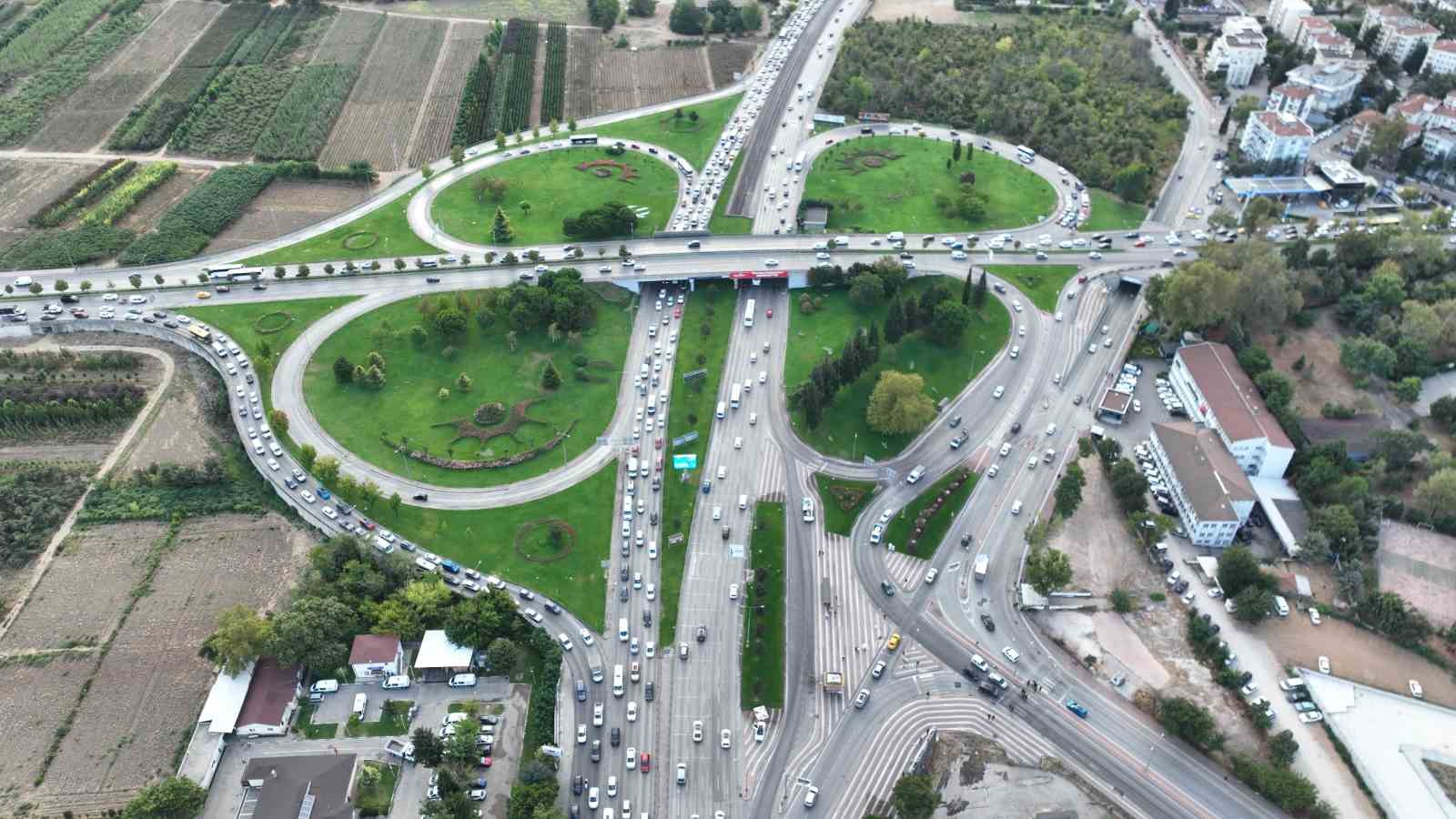 Bursa’da okullar açıldı, korkulan trafik yoğunluğu oluşmadı