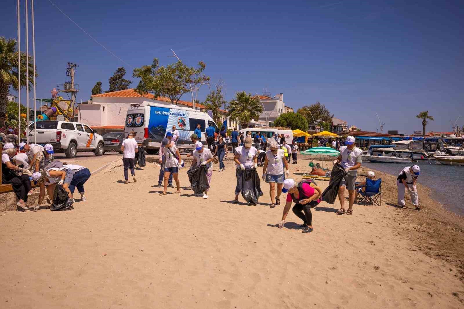 Plajdan 750 kilogram atık toplandı
