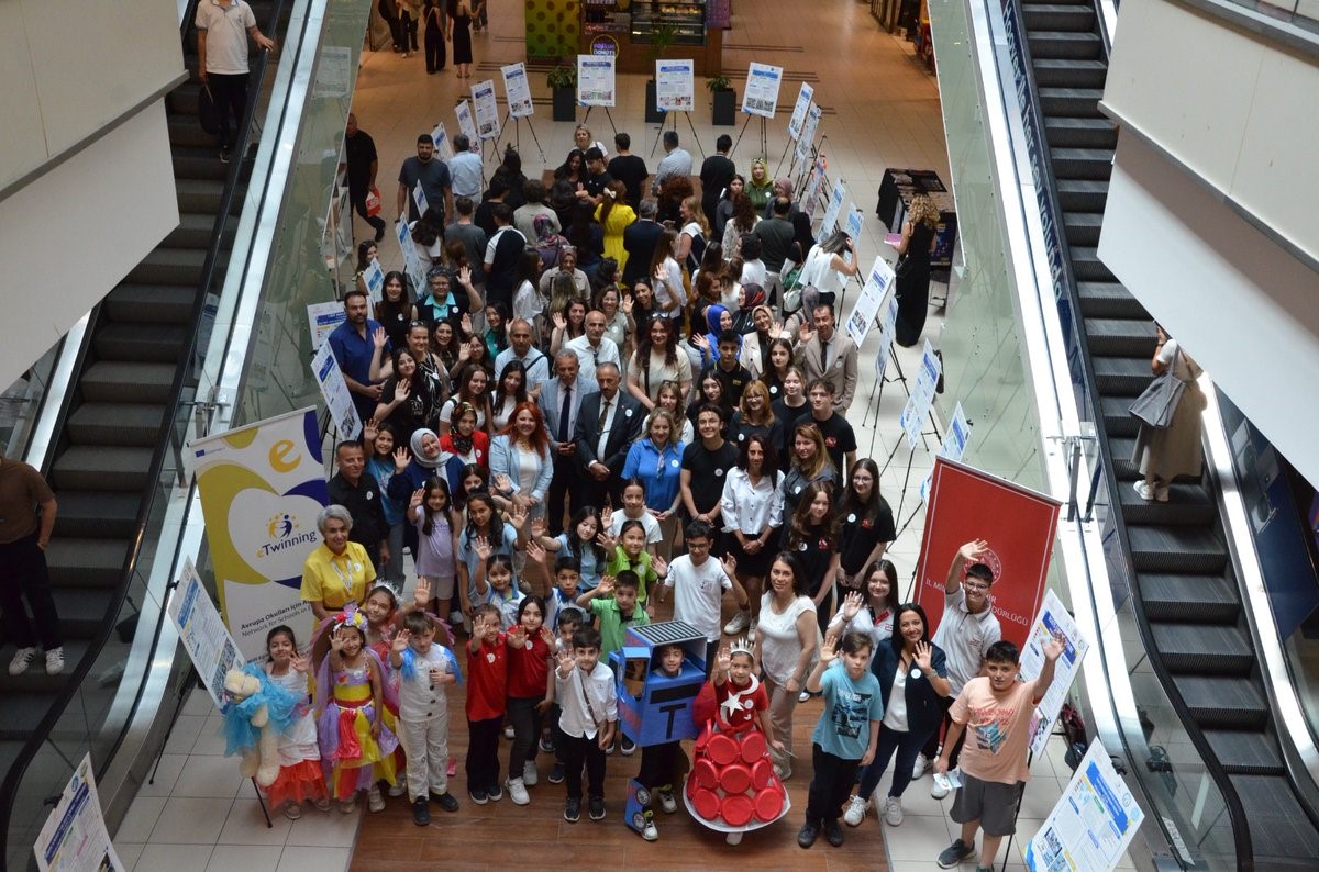 Eskişehir’de "Etwinning İyi Örnekler Sergisi" kapılarını açtı