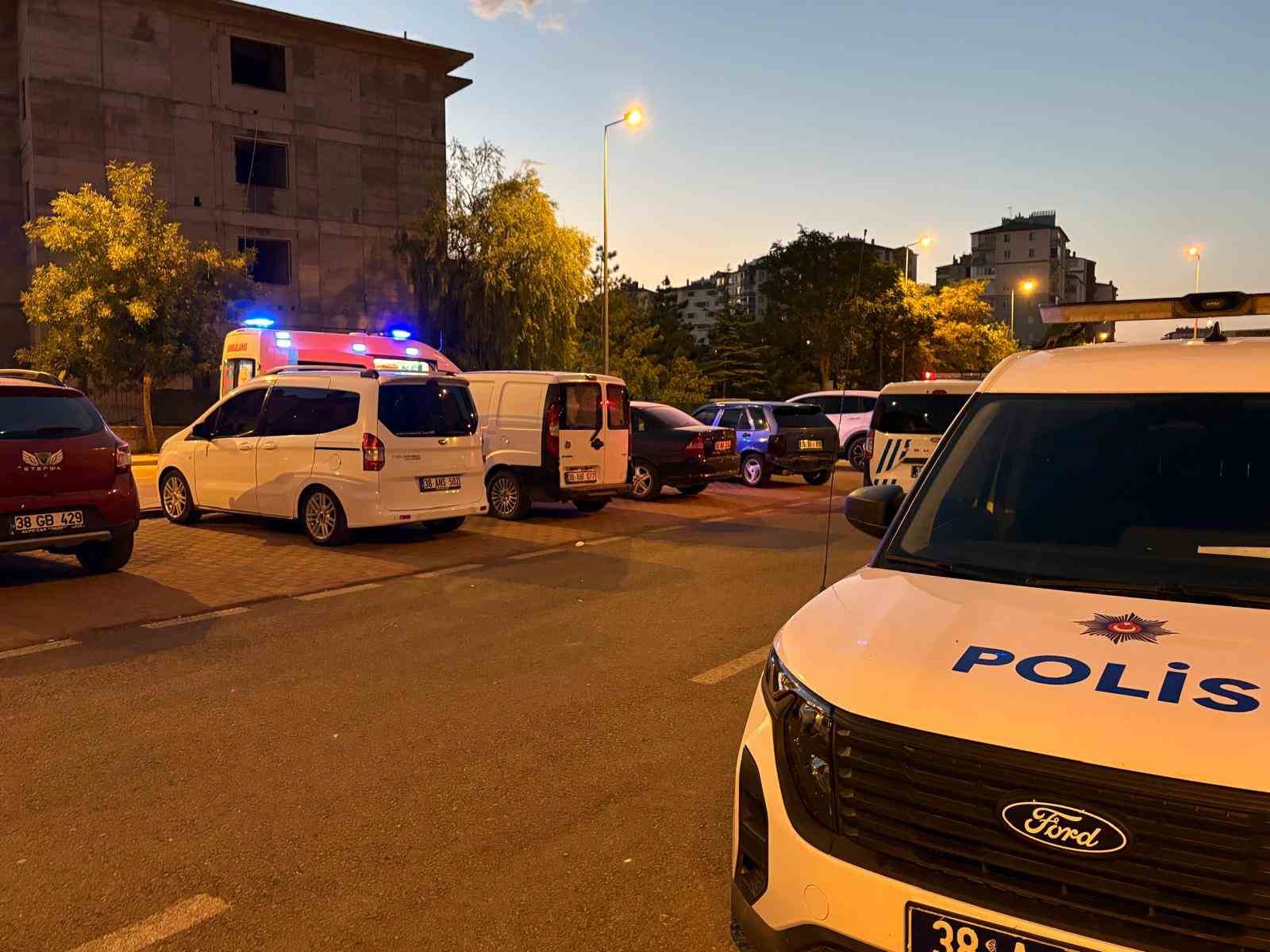 Kayseri’de bacağından bıçaklanan şahıs yaralandı