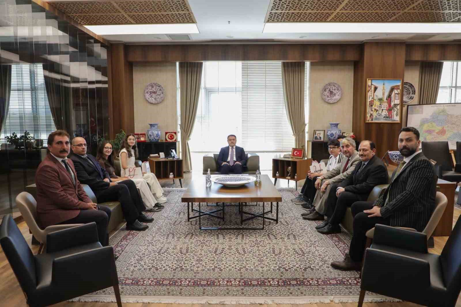 Vali Musa Işın, LGS Türkiye birincilerini ağırladı