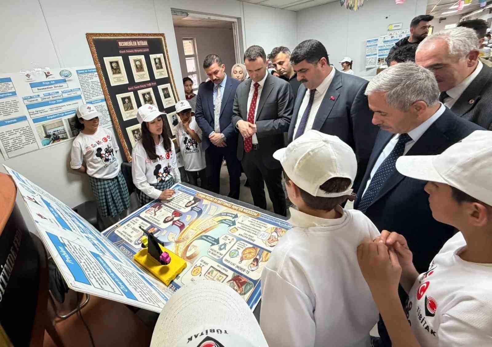 Köprüköy’de bilim fuarı yoğun ilgi gördü