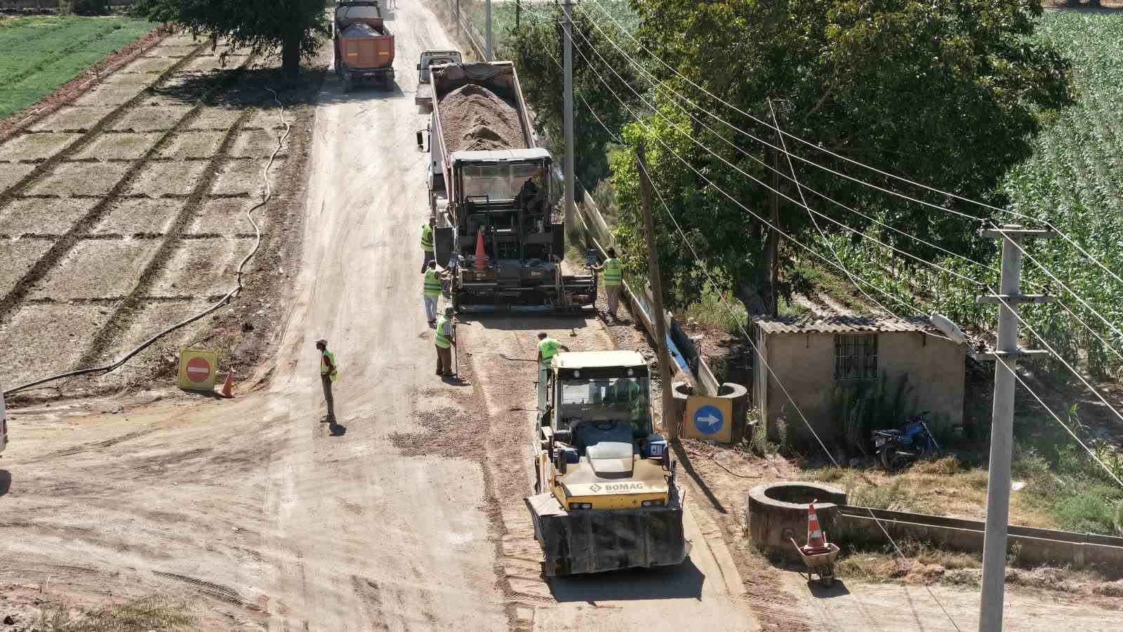 İncirliova’da yol yenileme çalışmaları devam ediyor