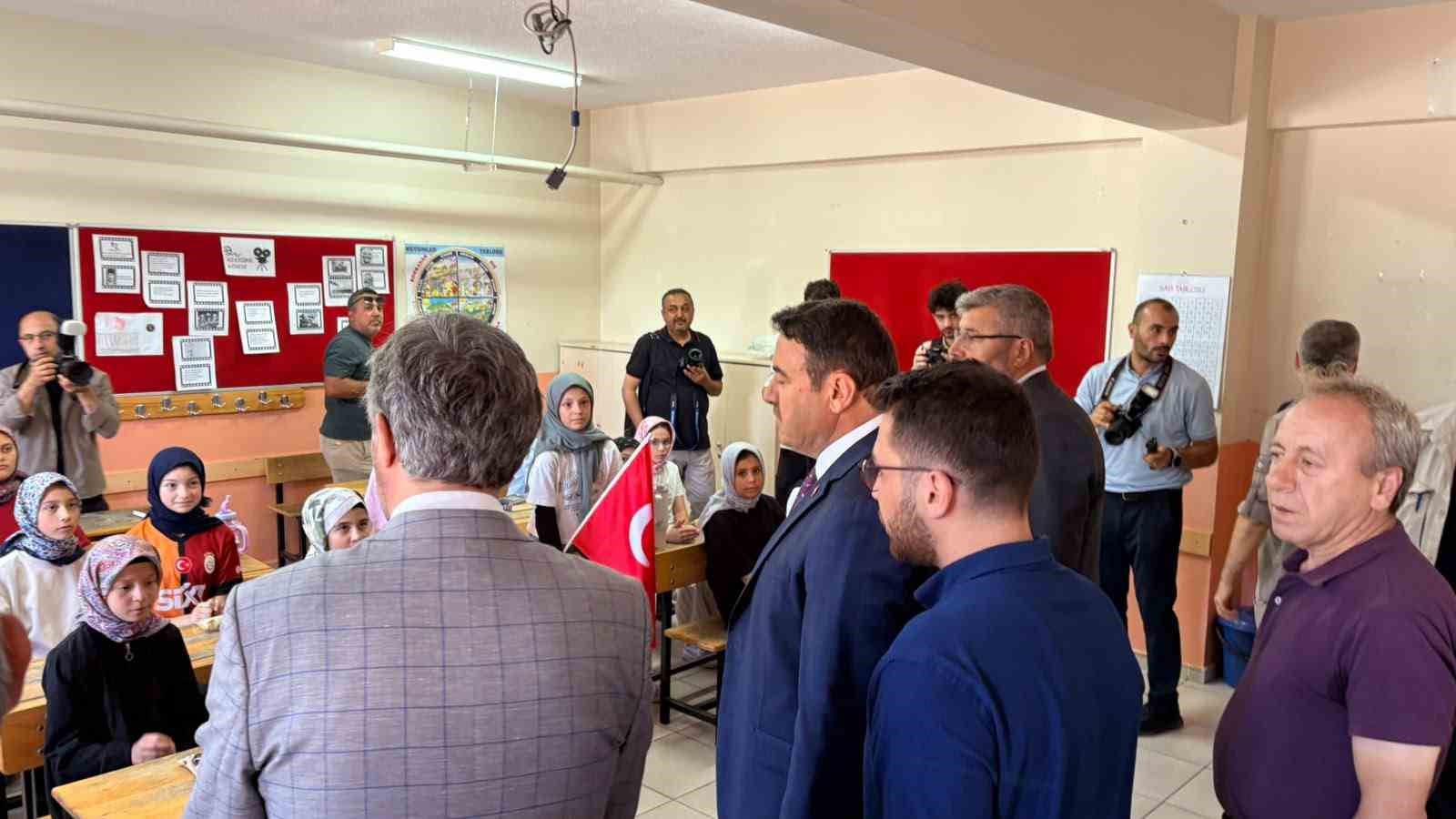 Kütahya Valisi Işın, Yaz Kur’an Kursu öğrencilerinin dondurma çağrısına kayıtsız kalmadı