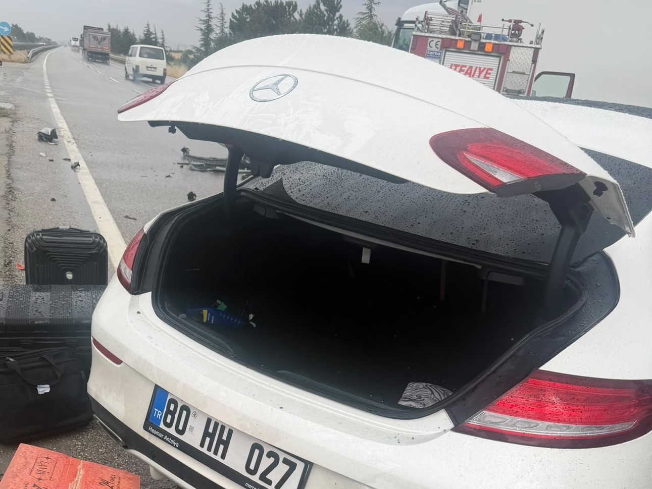 Eskişehir’de yağmur sonrası 3 aracın karıştığı trafik kazası, 2’si ağır 6 yaralı