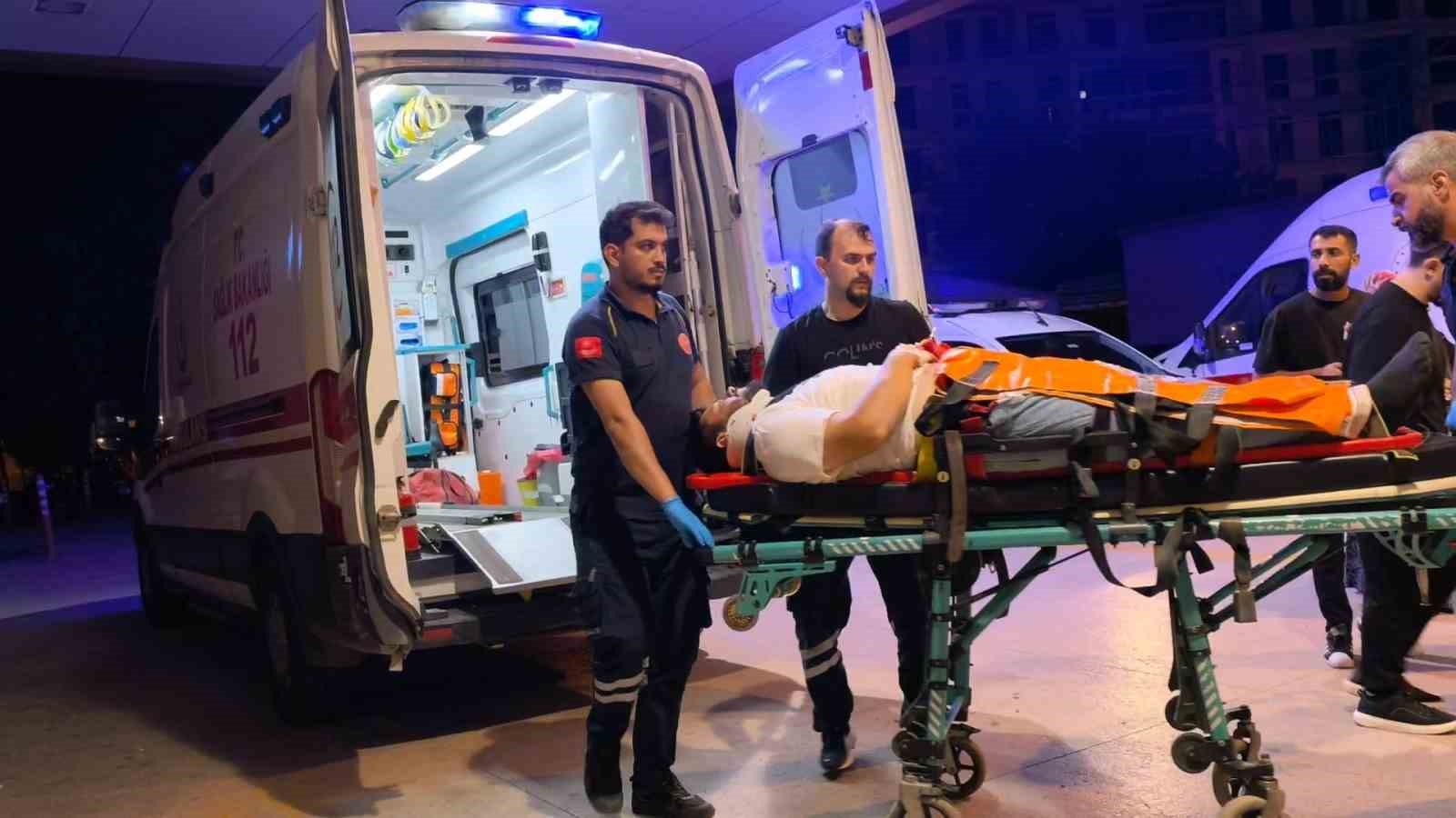 Otomobil ile motosiklet kafa kafaya &ccedil;arpıştı: 1 ağır yaralı