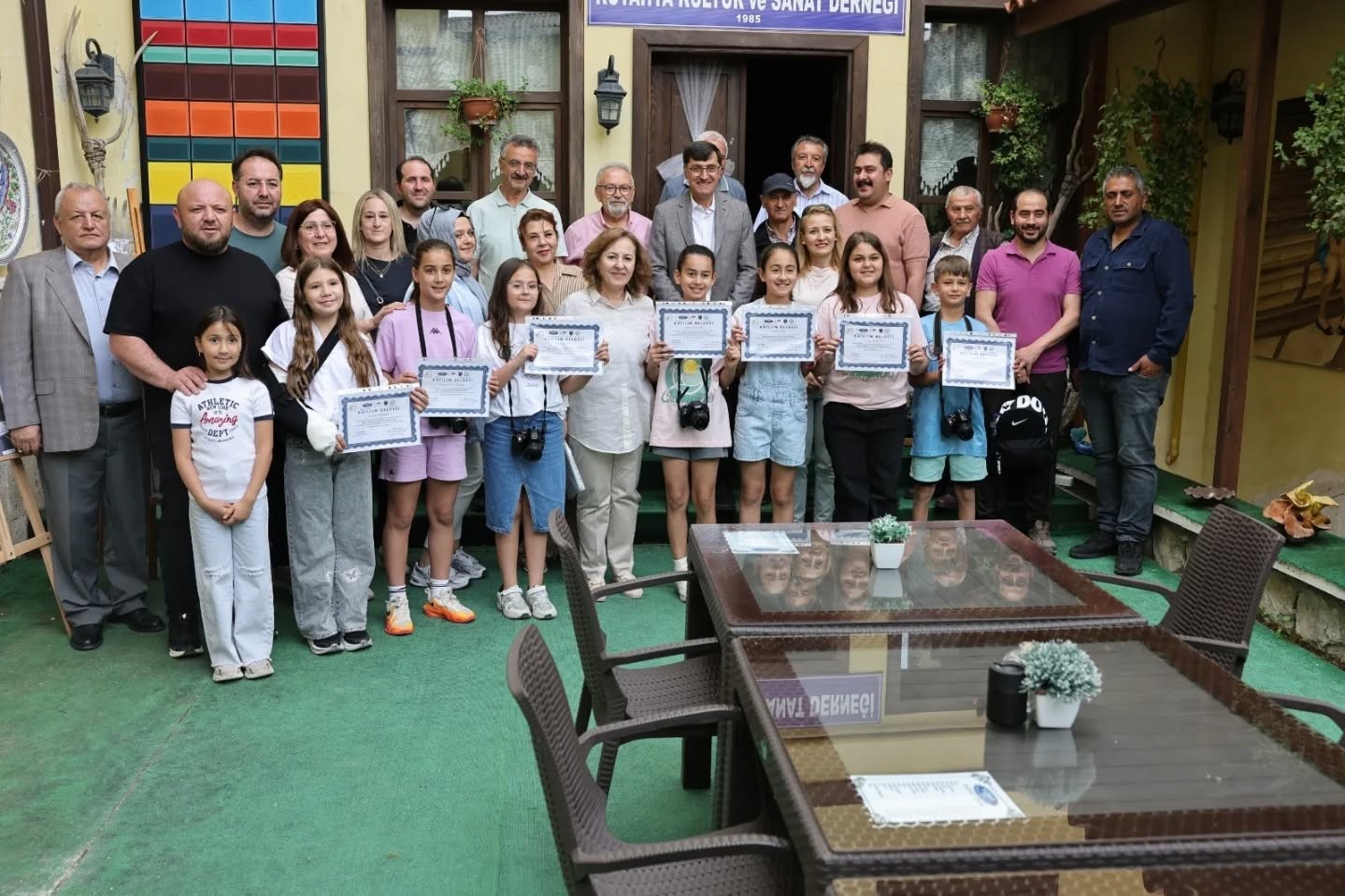Kütahya’da ’Minik Fotoğrafçıların Vizöründen Büyük Dünyalar’ sergisi açıldı
