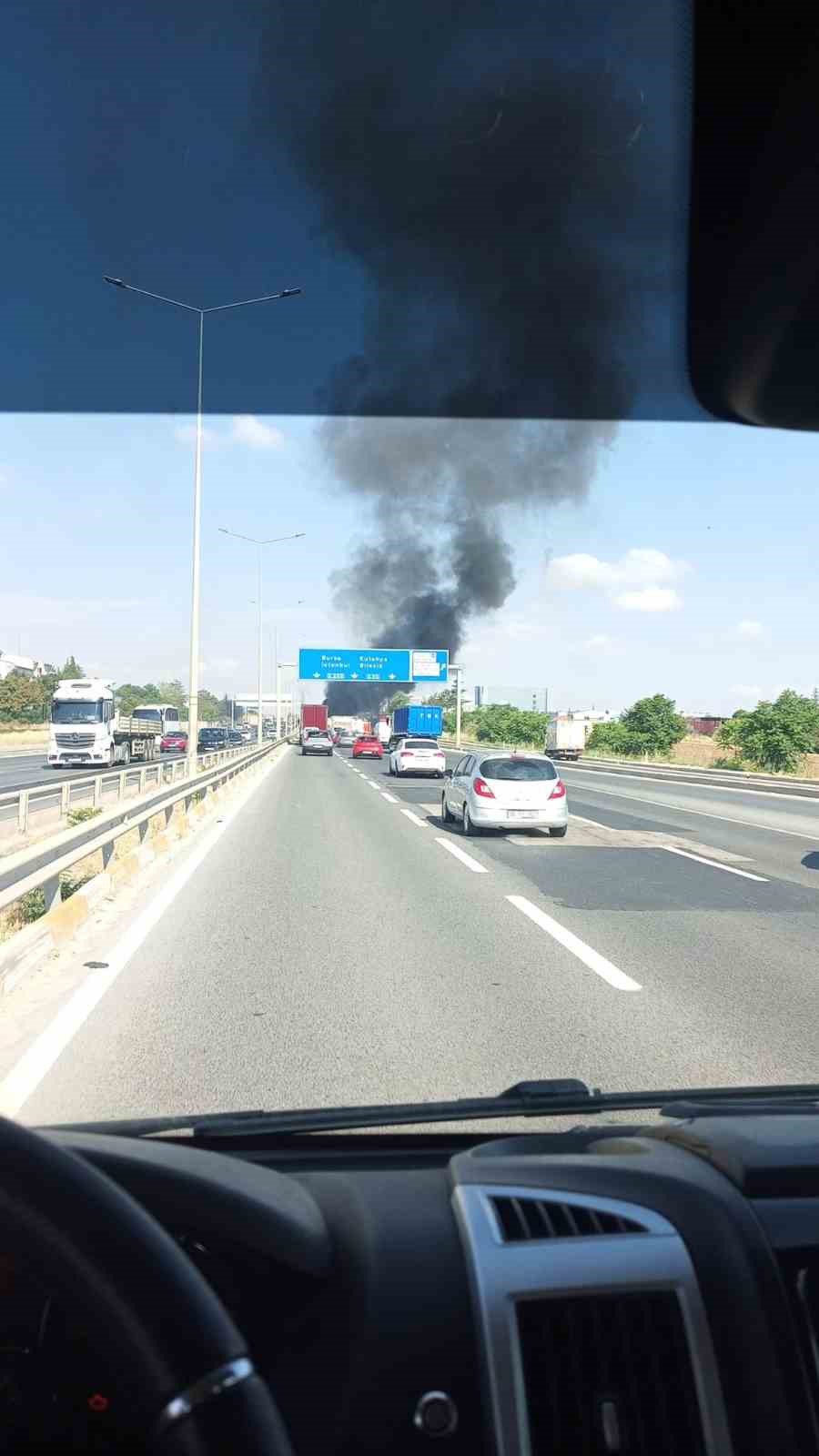 Eskişehir’de yanan kamyon adeta alev topuna döndü