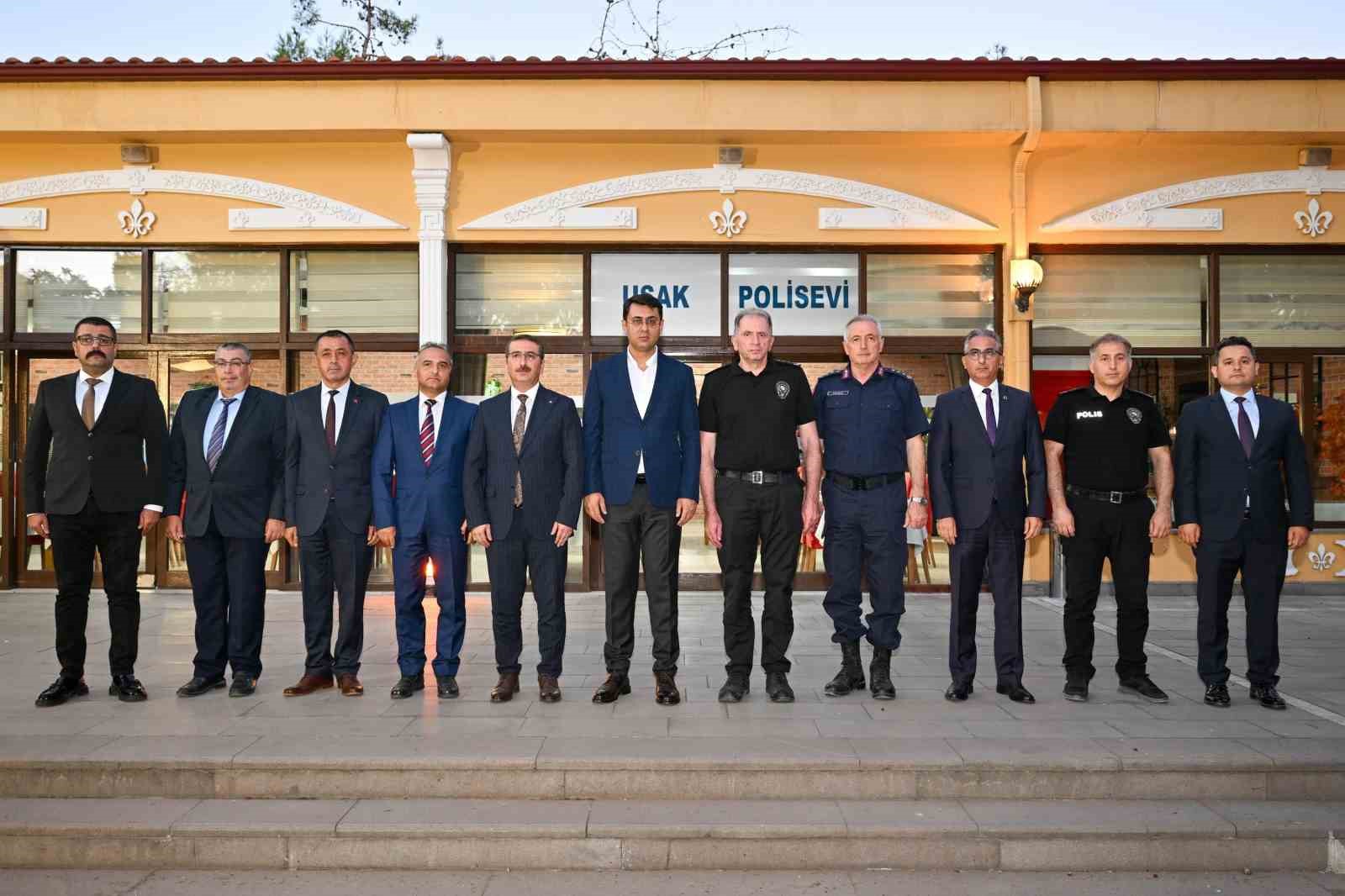 Uşak&rsquo;ta emniyet mensuplarına r&uuml;tbe terfi ve plaket t&ouml;reni