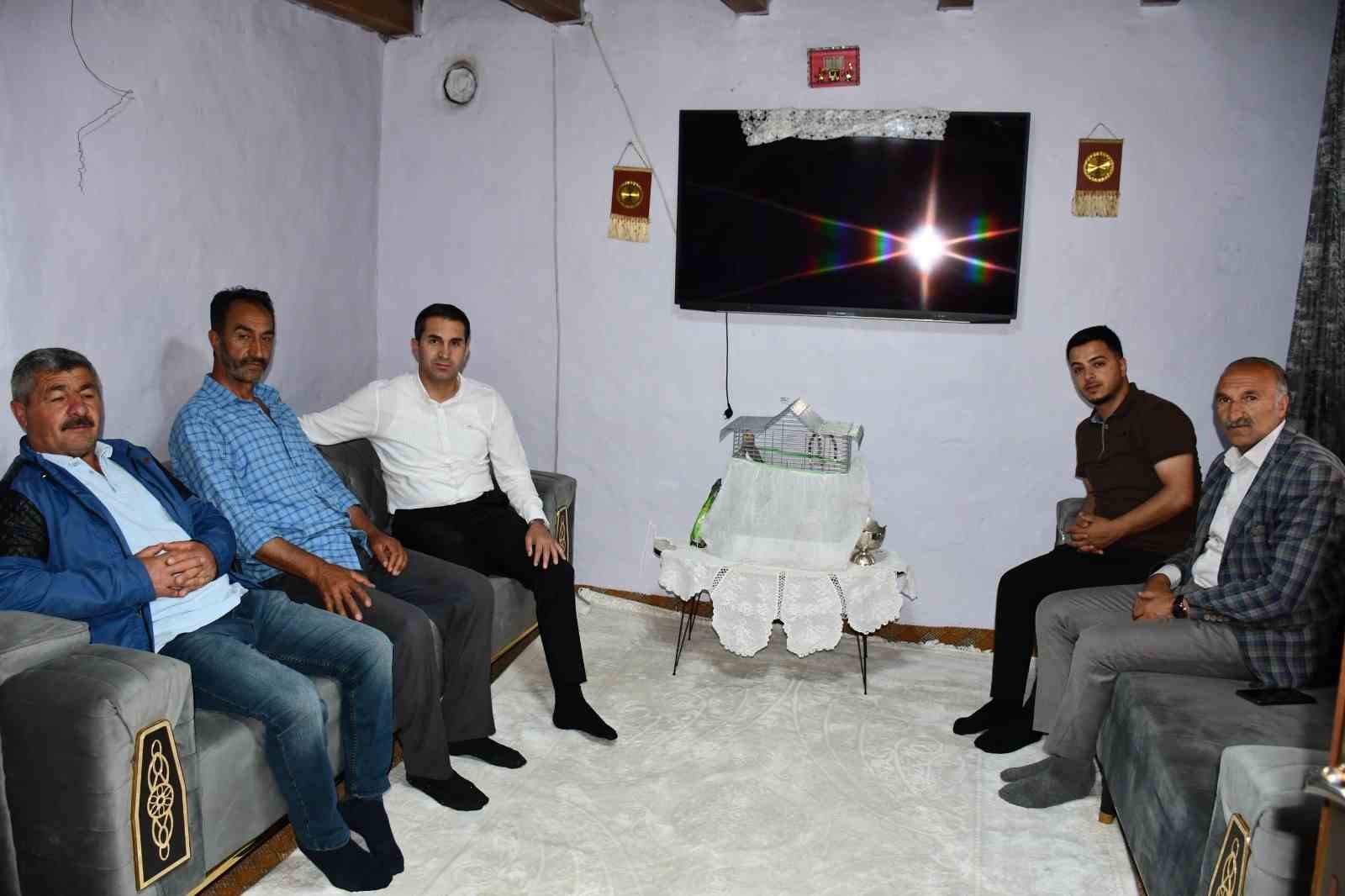 AK Parti Sarıkamış teşkilatı köylerde vatandaşlarla buluştu