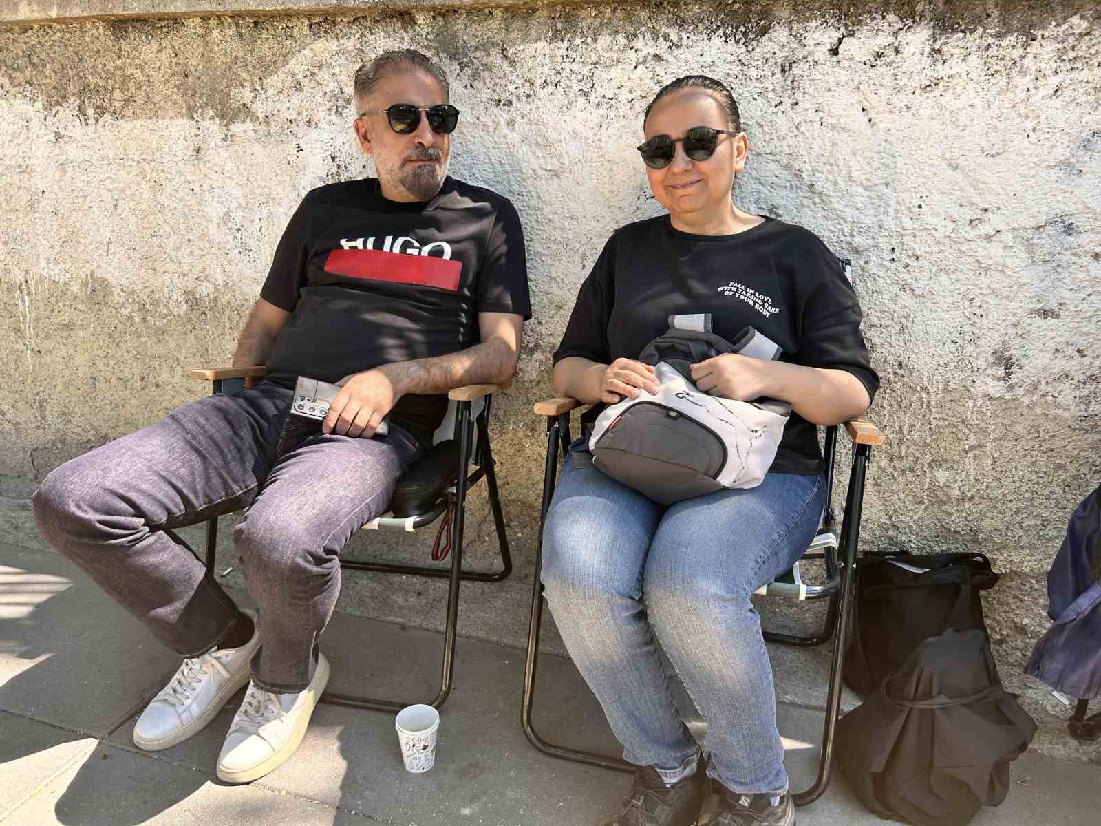 AYT sınavında ailelerin heyecanlı bekleyişi sürüyor