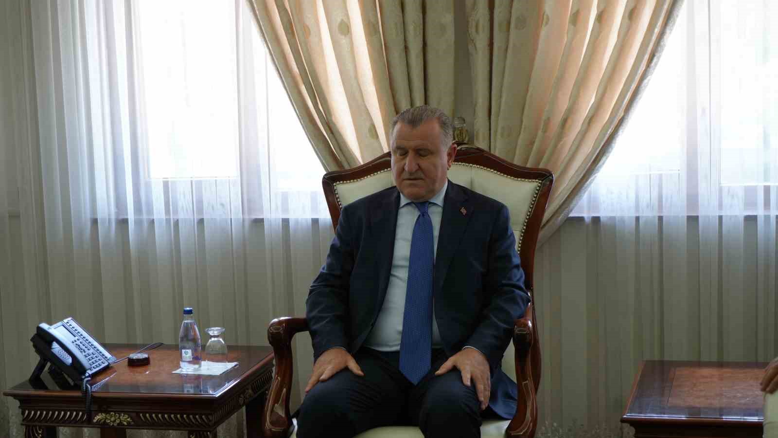 Gen&ccedil;lik ve Spor Bakanı Osman Aşkın Bak Batman&rsquo;da