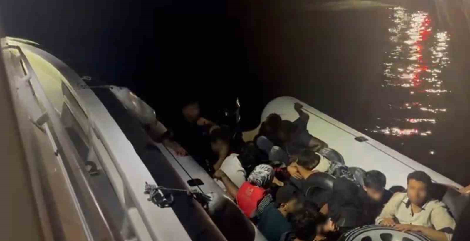 İzmir a&ccedil;ıklarında 21 d&uuml;zensiz g&ouml;&ccedil;men yakalandı, 31 g&ouml;&ccedil;men kurtarıldı
